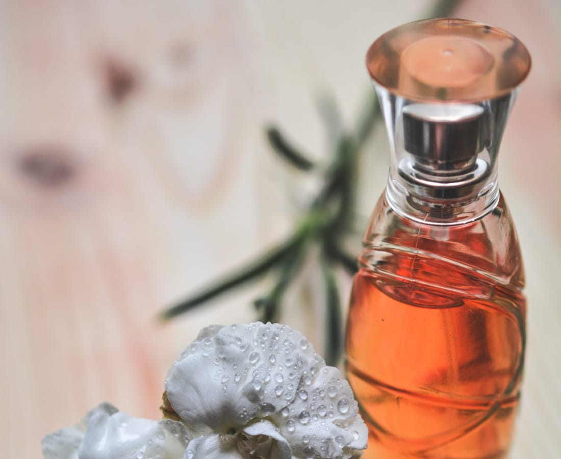 aroma-aromatherapy-aromatic-bottle-264950.jpg
