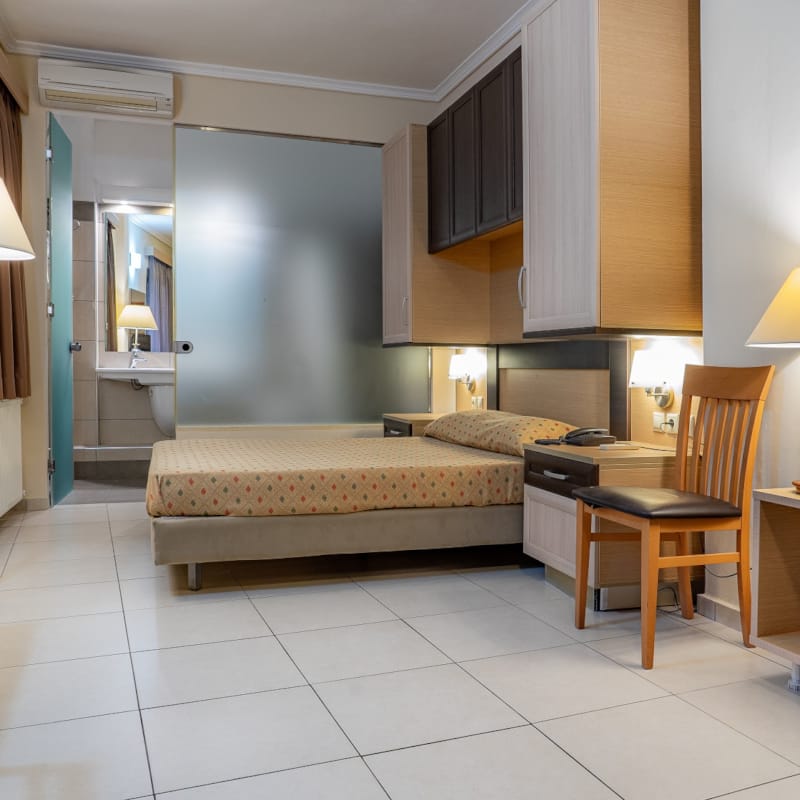 marmari-bay-family-room-garden-view-2