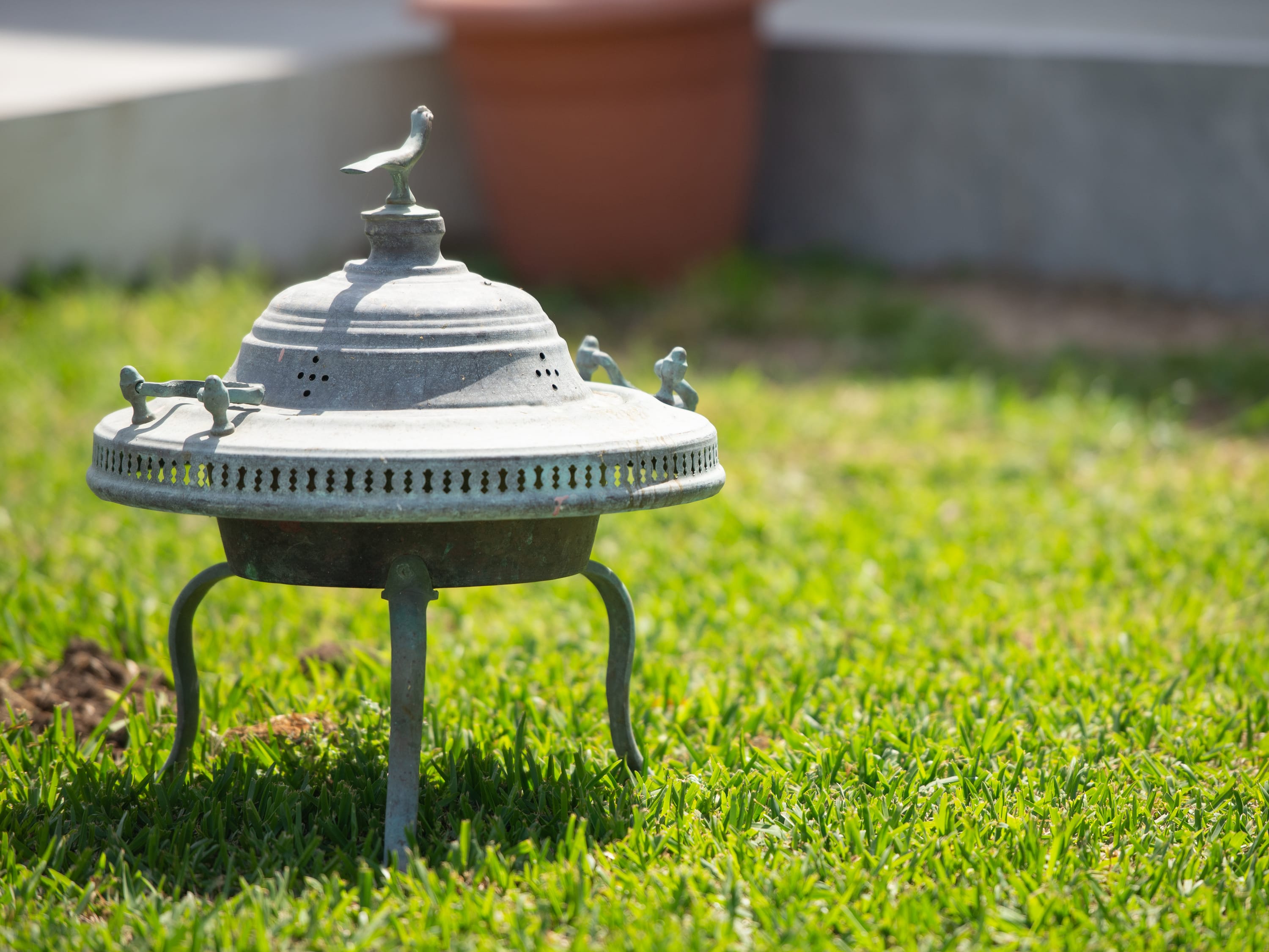 a water fountain in a yard