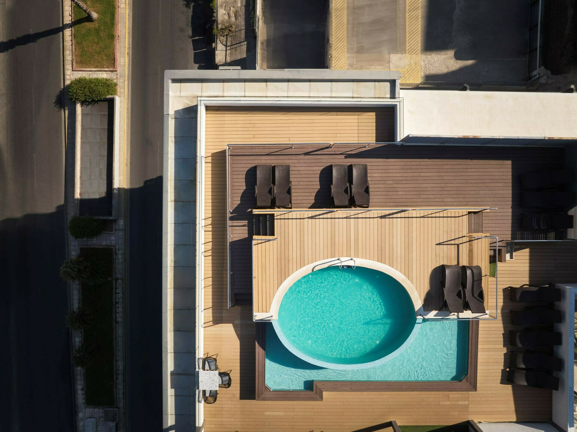 a small wooden building