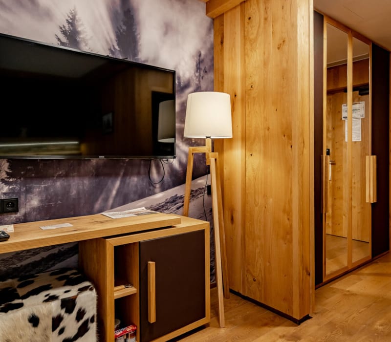 2-Single-room-Superior-1.JPG