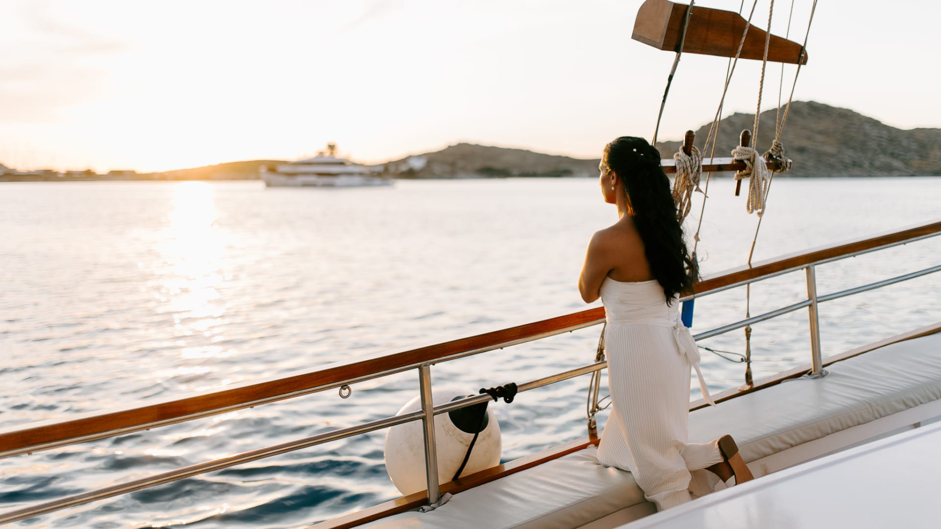 Sunset boat tours in Naoussa Paros with romantic views