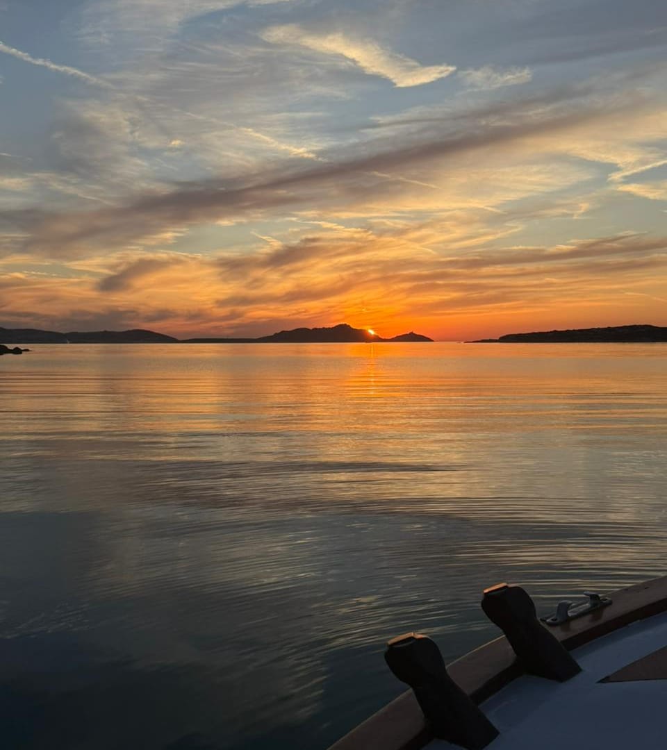 Private boat cruise in Paros for exclusive experience