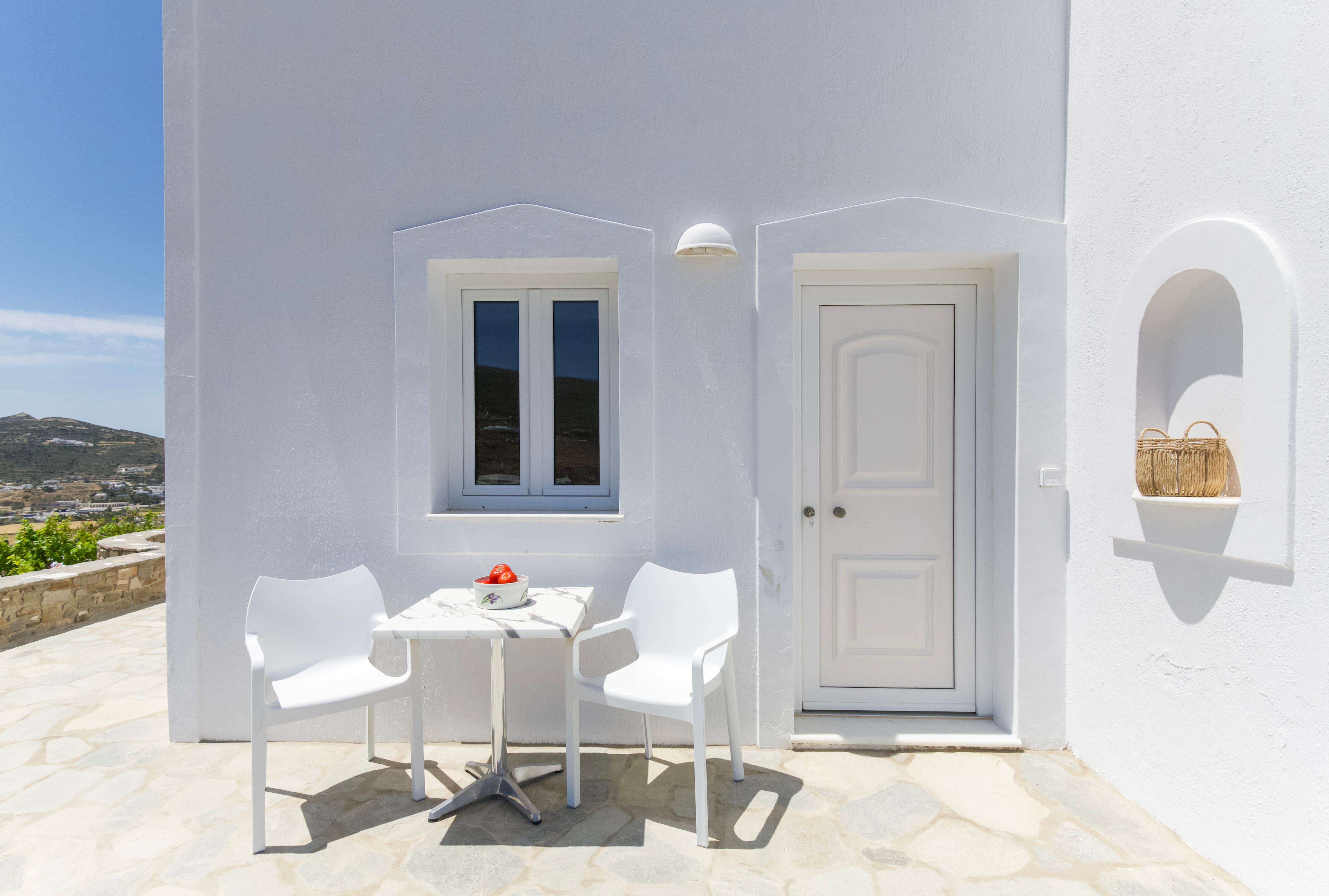 a table and chairs outside a house