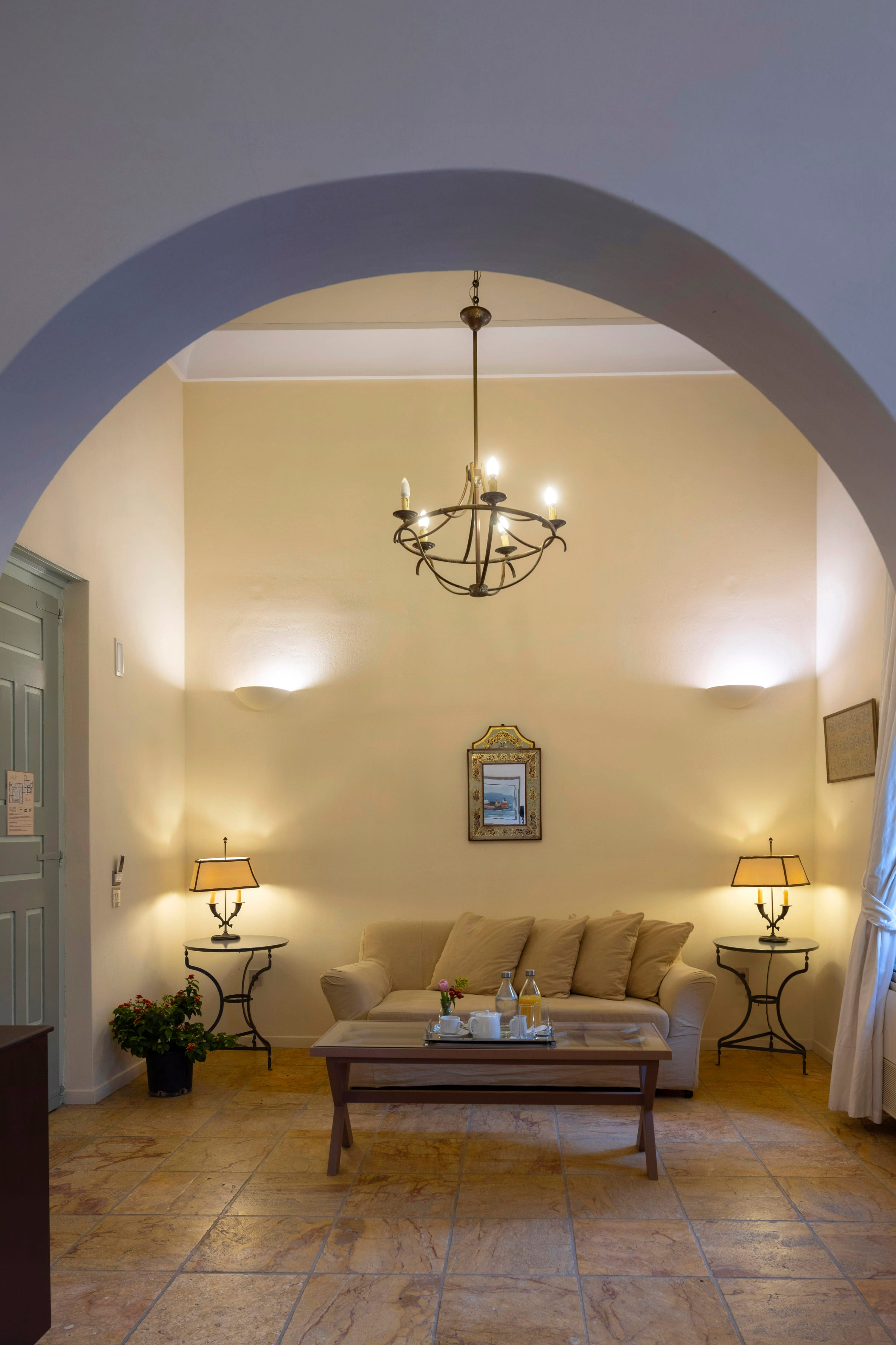 a room with a couch and a table with lamps on it