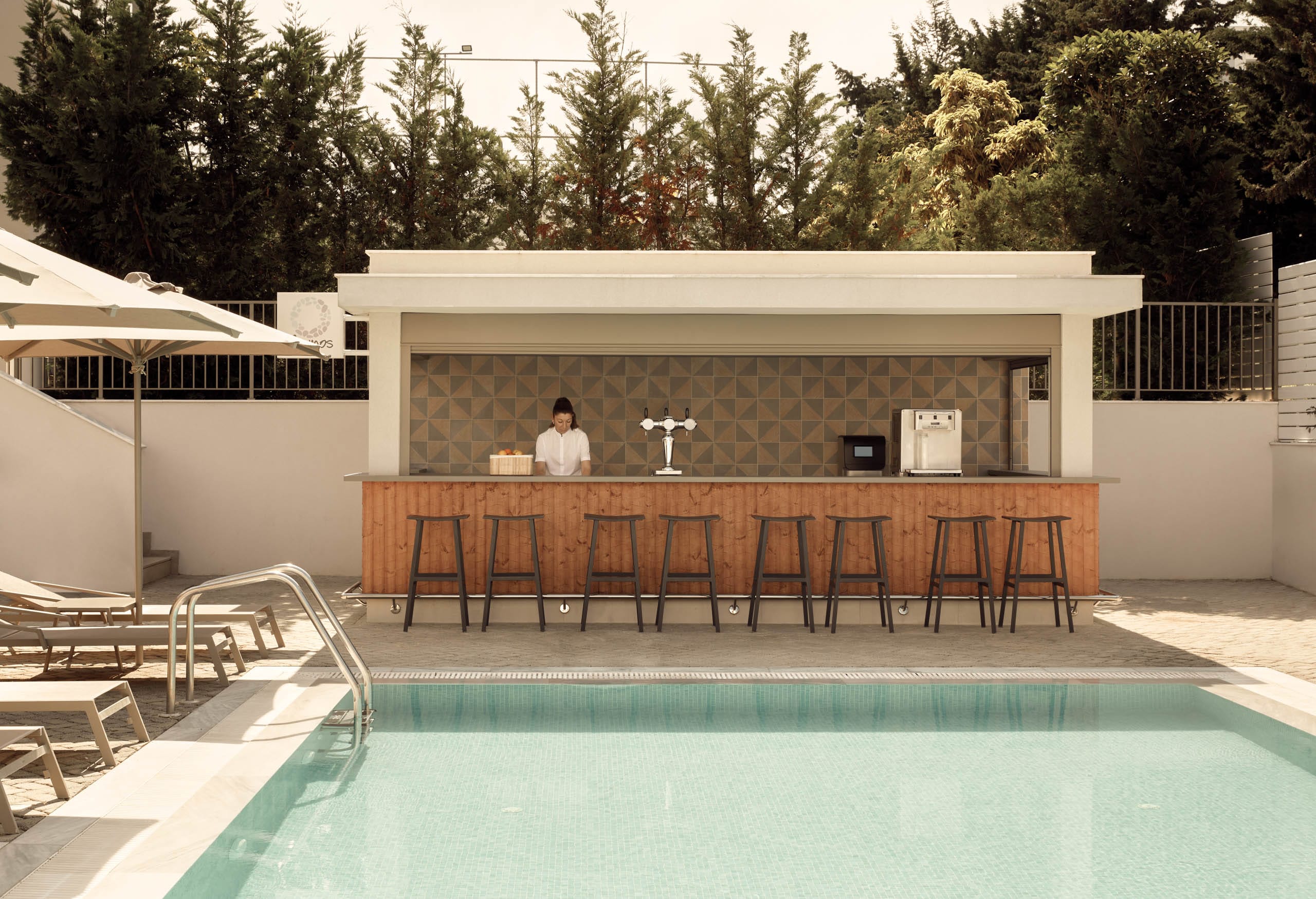mare-paphos-ammos-pool-bar