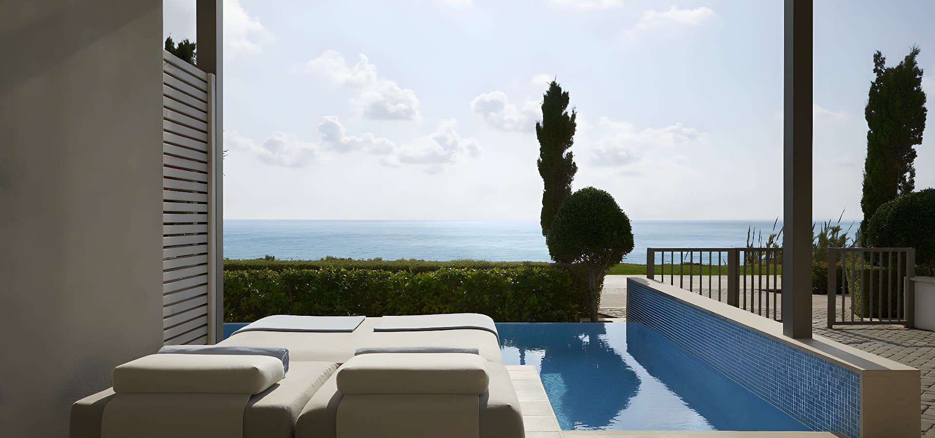mare-paphos-suite-sea-view-swim-up-5-upscaled-1920x900f