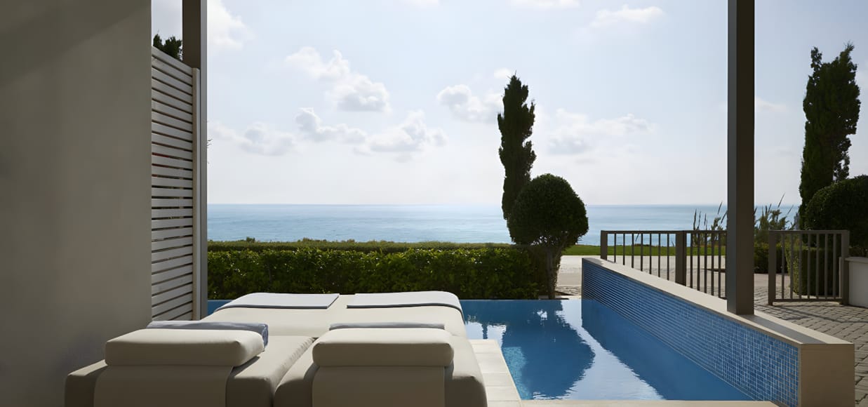 mare-paphos-suite-sea-view-swim-up-5-upscaled-1920x900f