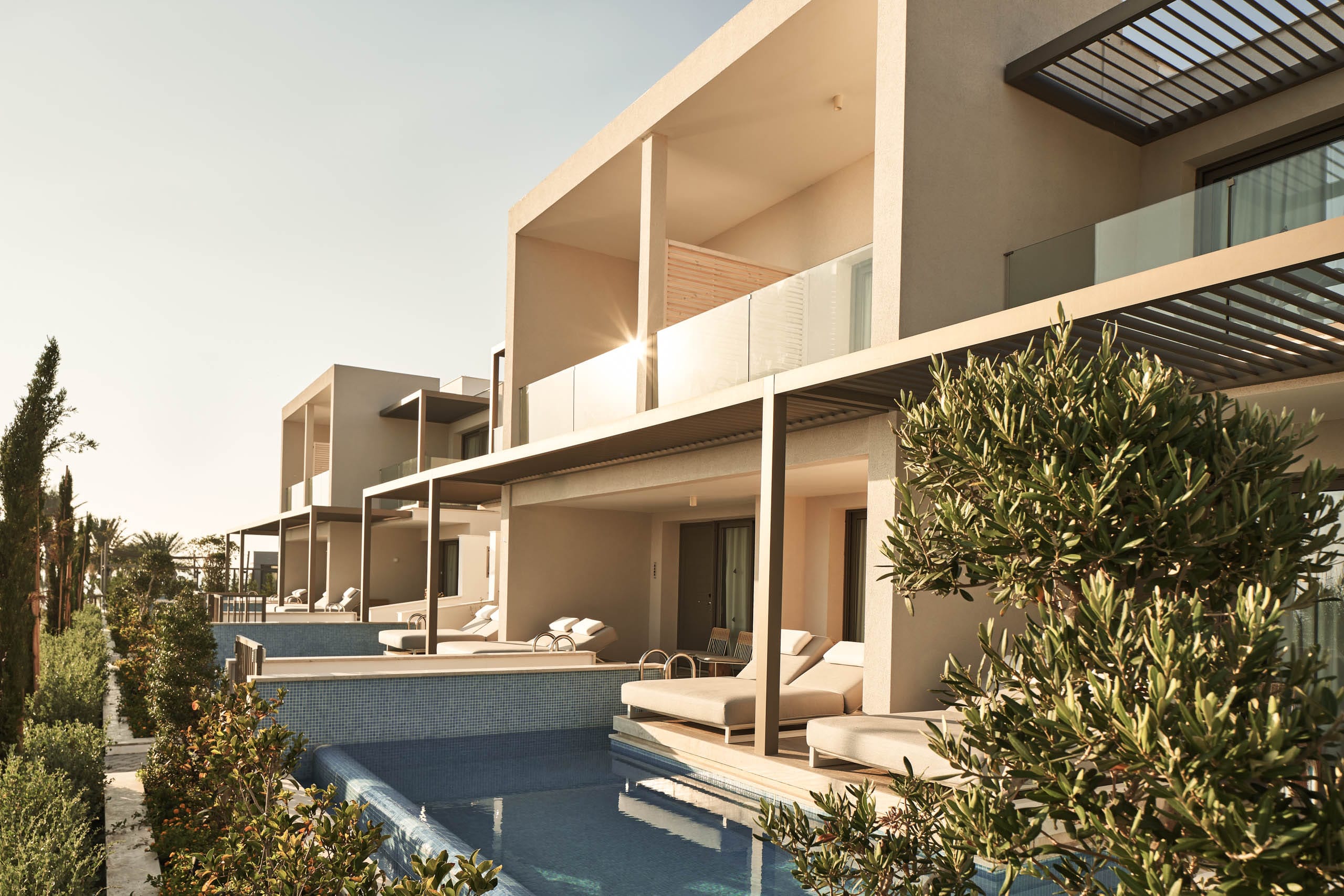 mare-paphos-suite-swim-up-1