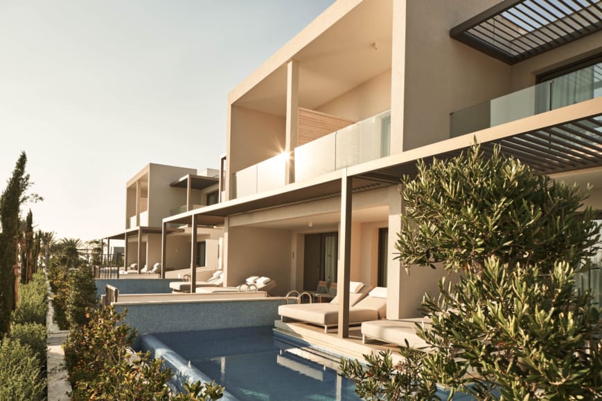 mare-paphos-suite-swim-up-1