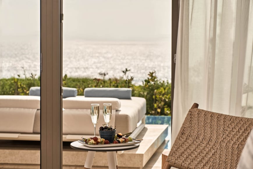 mare-paphos-swim-up-room