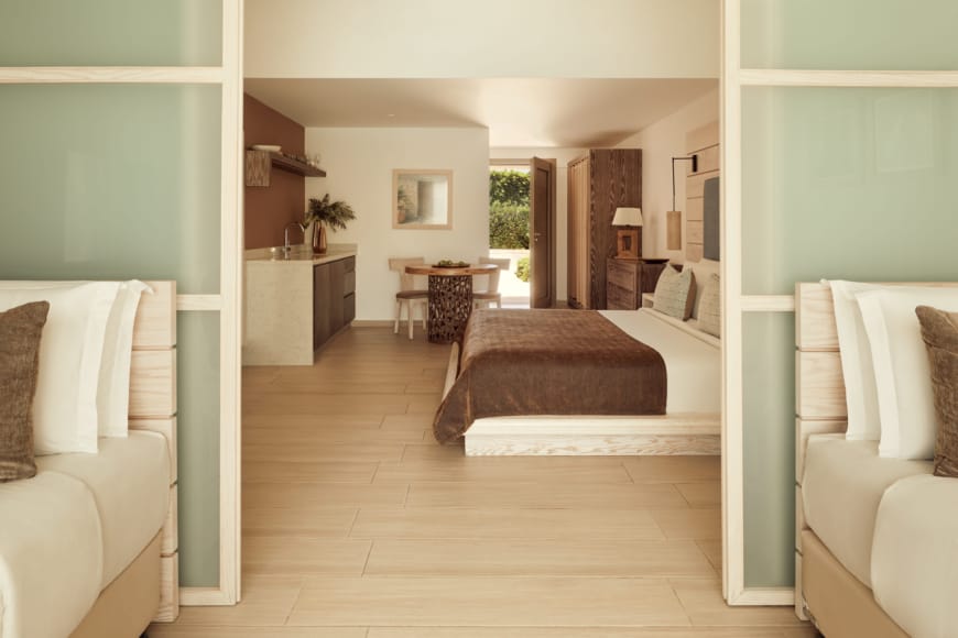 mare-ayia-napa-family-room-swim-up-10