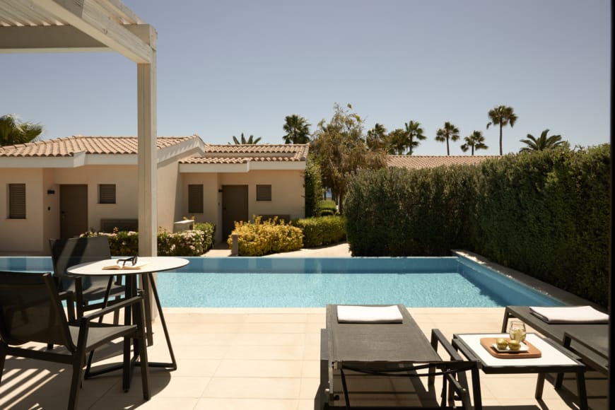 mare-ayia-napa-family-room-swim-up-12