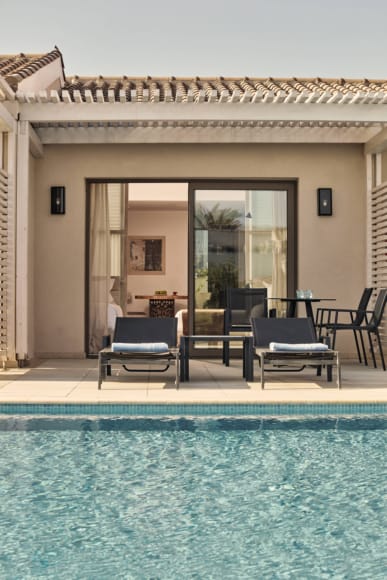 mare-ayia-napa-family-room-swim-up-2