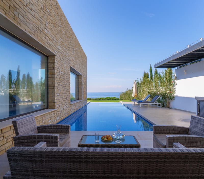 Вилла с пятью спальнями на берегу моря