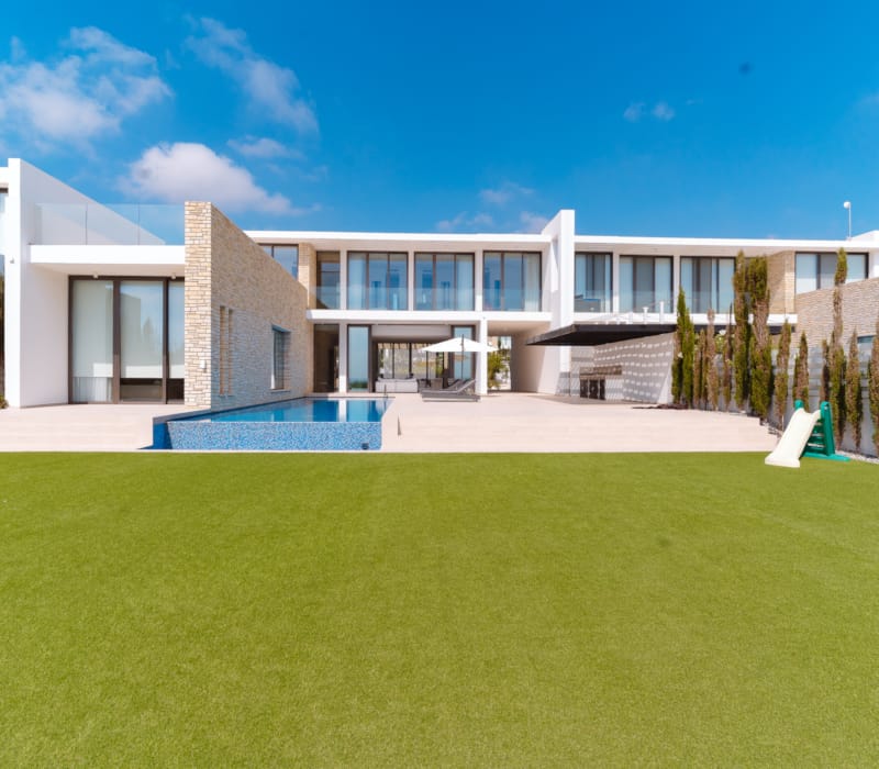 Вилла с шестью спальнями на берегу моря