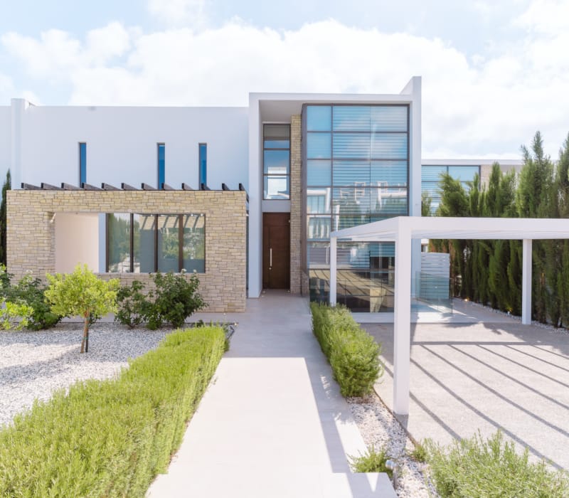 Вилла с тремя спальнями на берегу моря