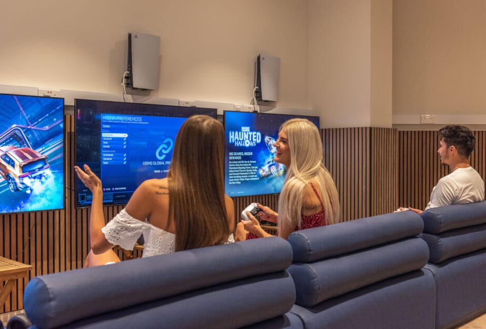 game-lounge-lifestyle-2-min