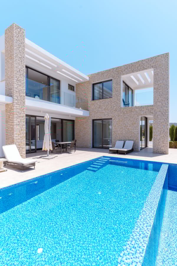 Вилла с тремя спальнями в Coral Residences