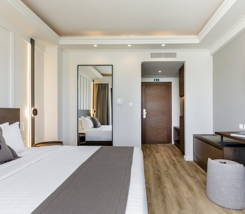 diverso-platamon-superior-pool-view-1