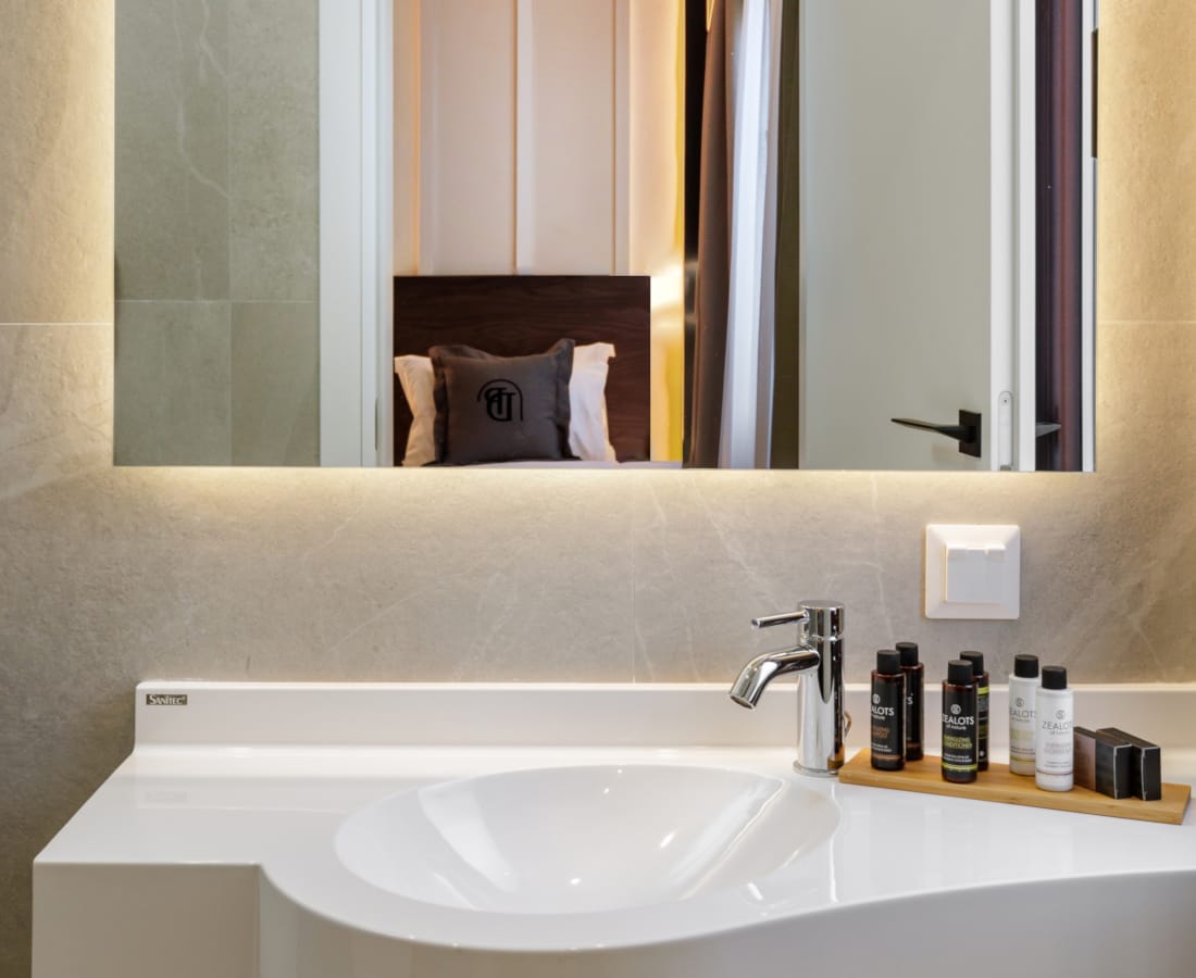 diverso-platamon-superior-pool-view-5