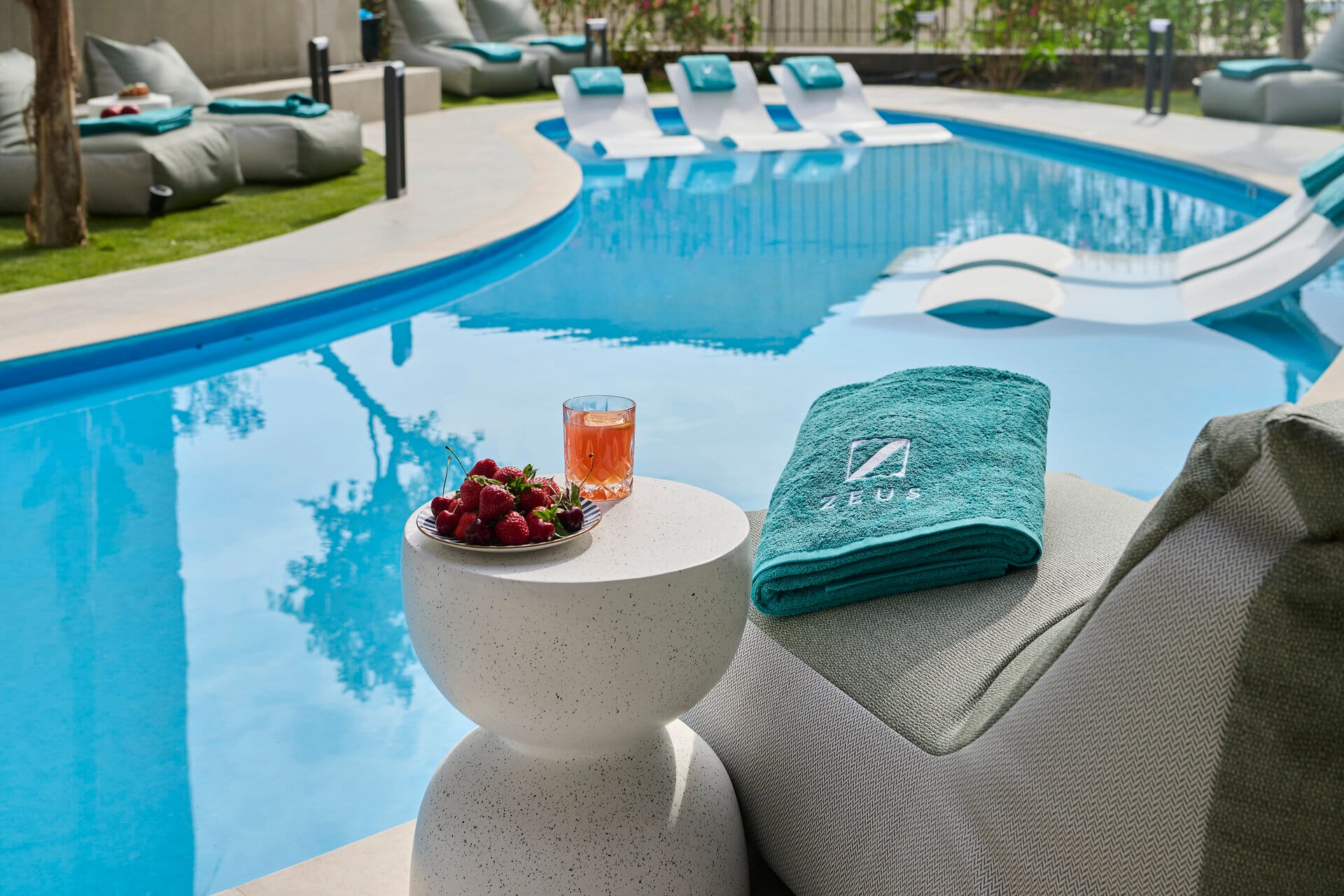 urban-residence-with-shallow-lounge-poolzeus_0350