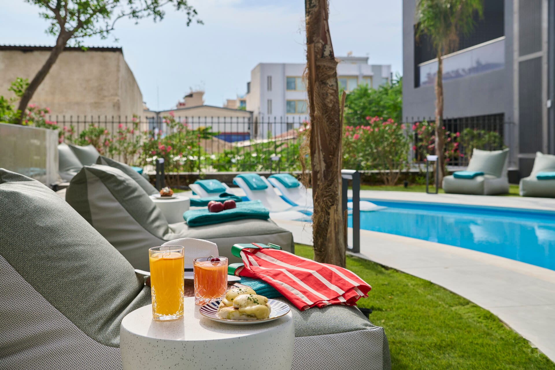 urban-residence-with-shallow-lounge-poolzeus_0342