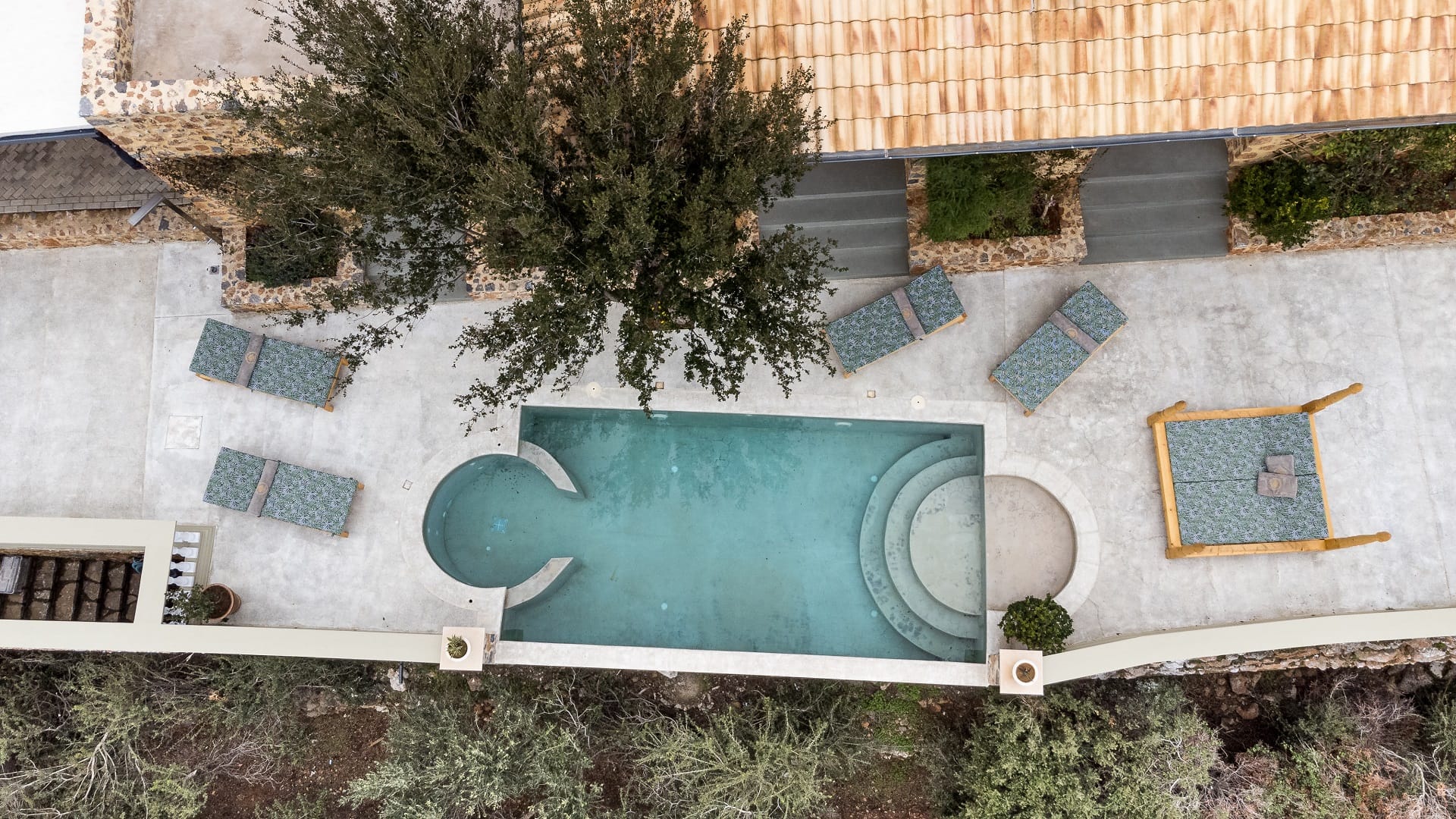 oak_tree_estate_019_pool-from-above