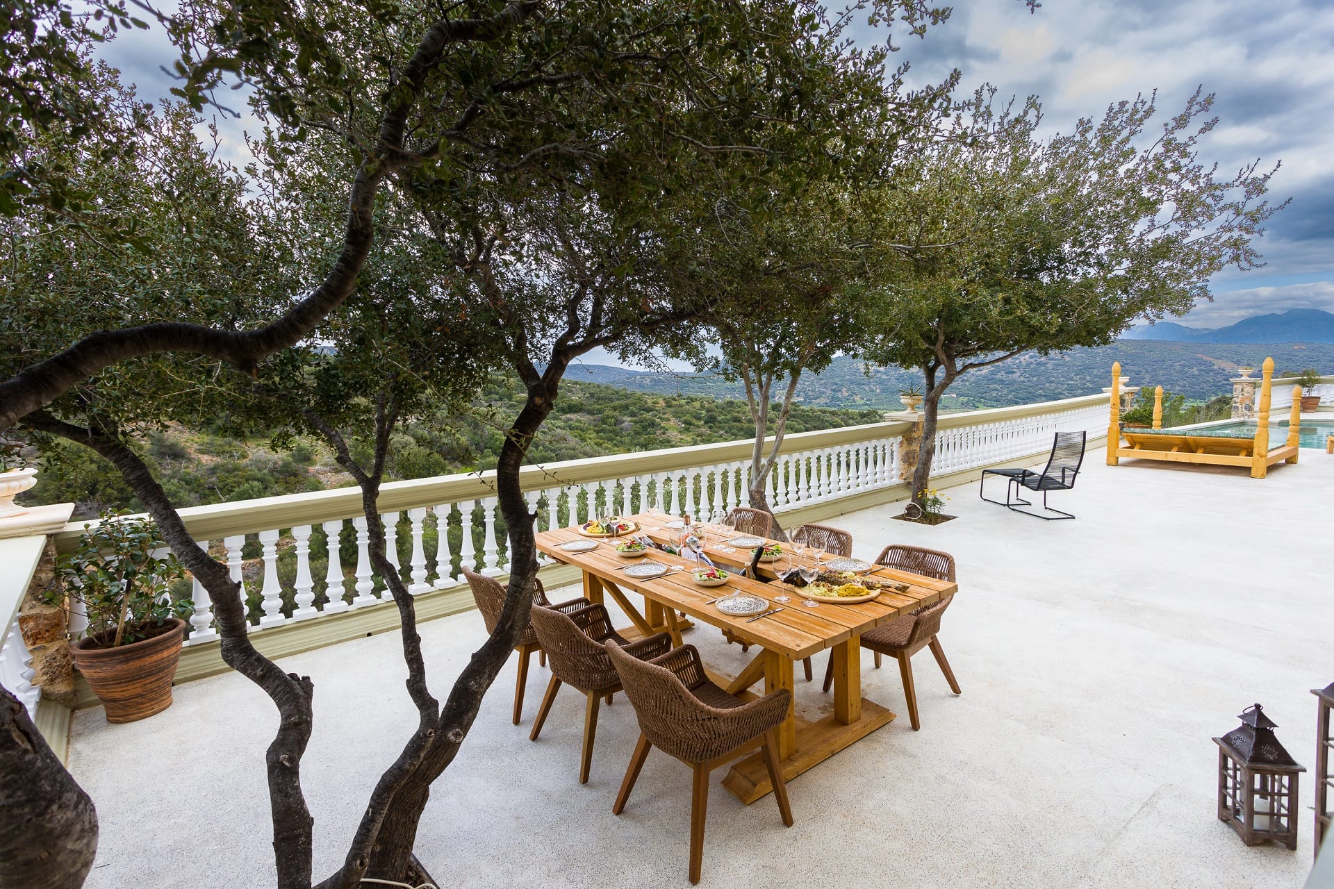 oak_tree_estate_024_verandas-dinning-table-1