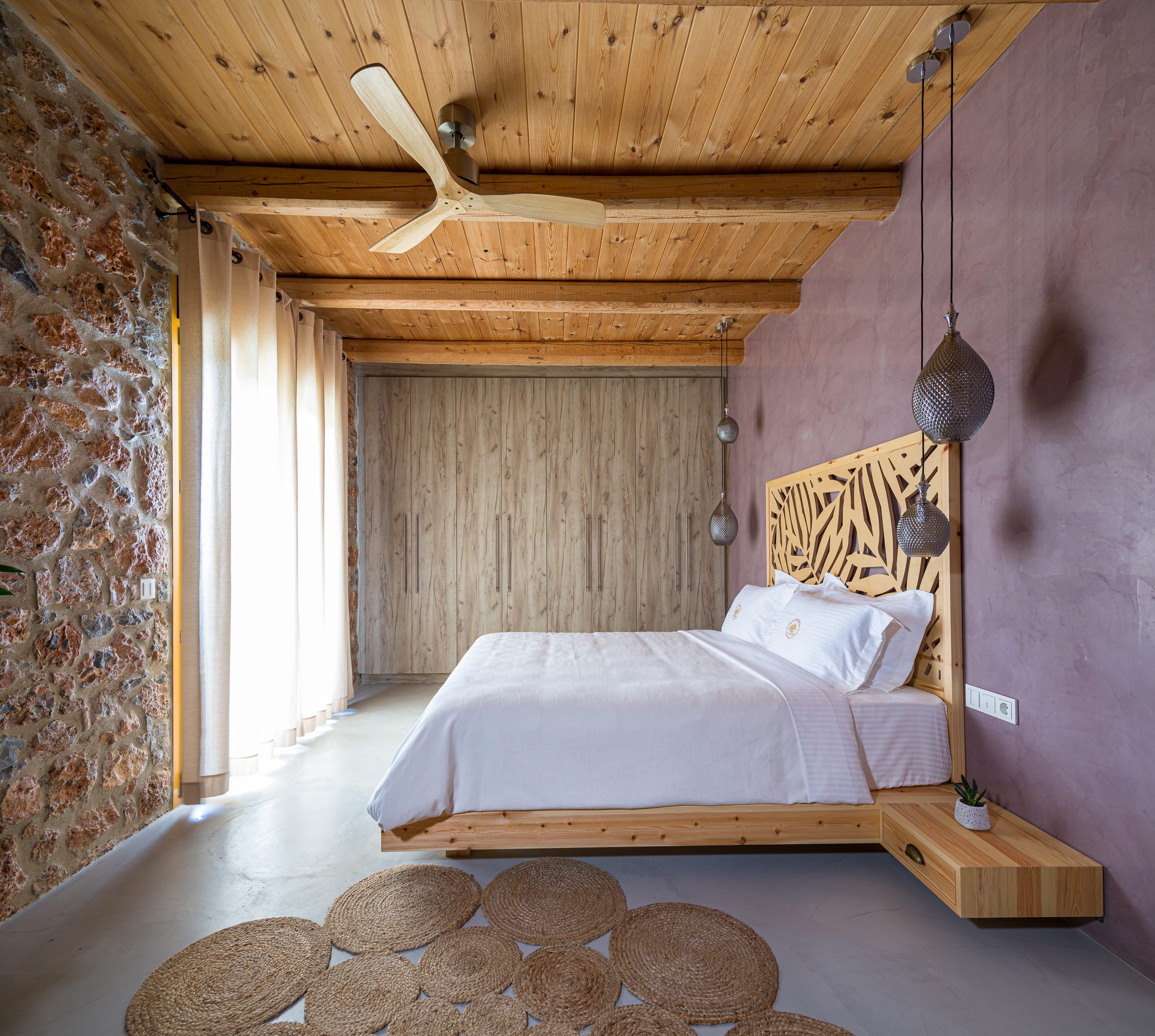 oak_tree_estate_029_front-bedroom