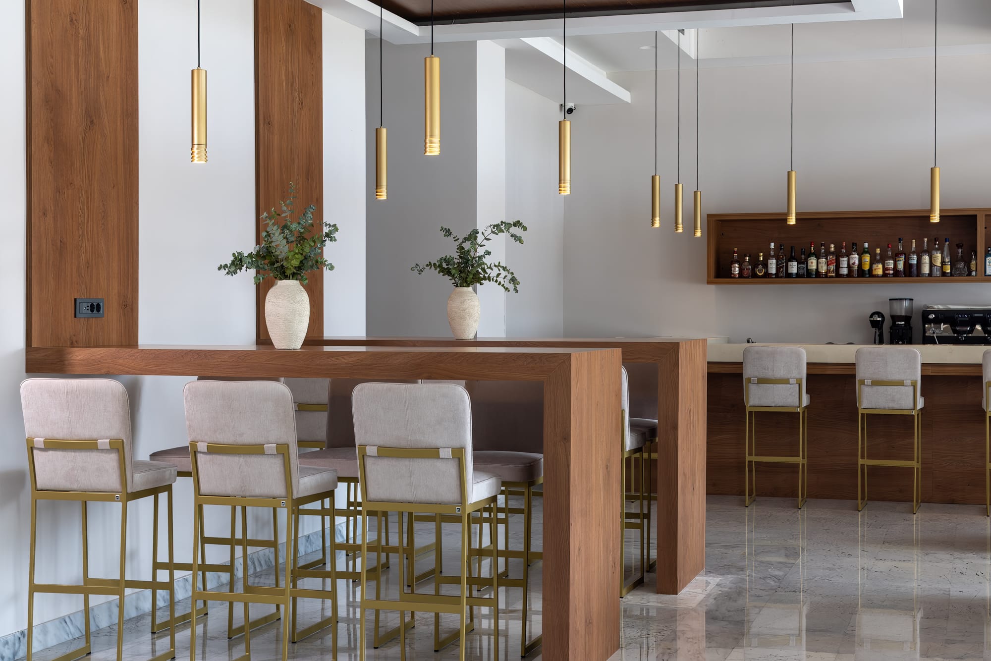 lobby-bar-achaia-beach-hotel-in-patras-greece