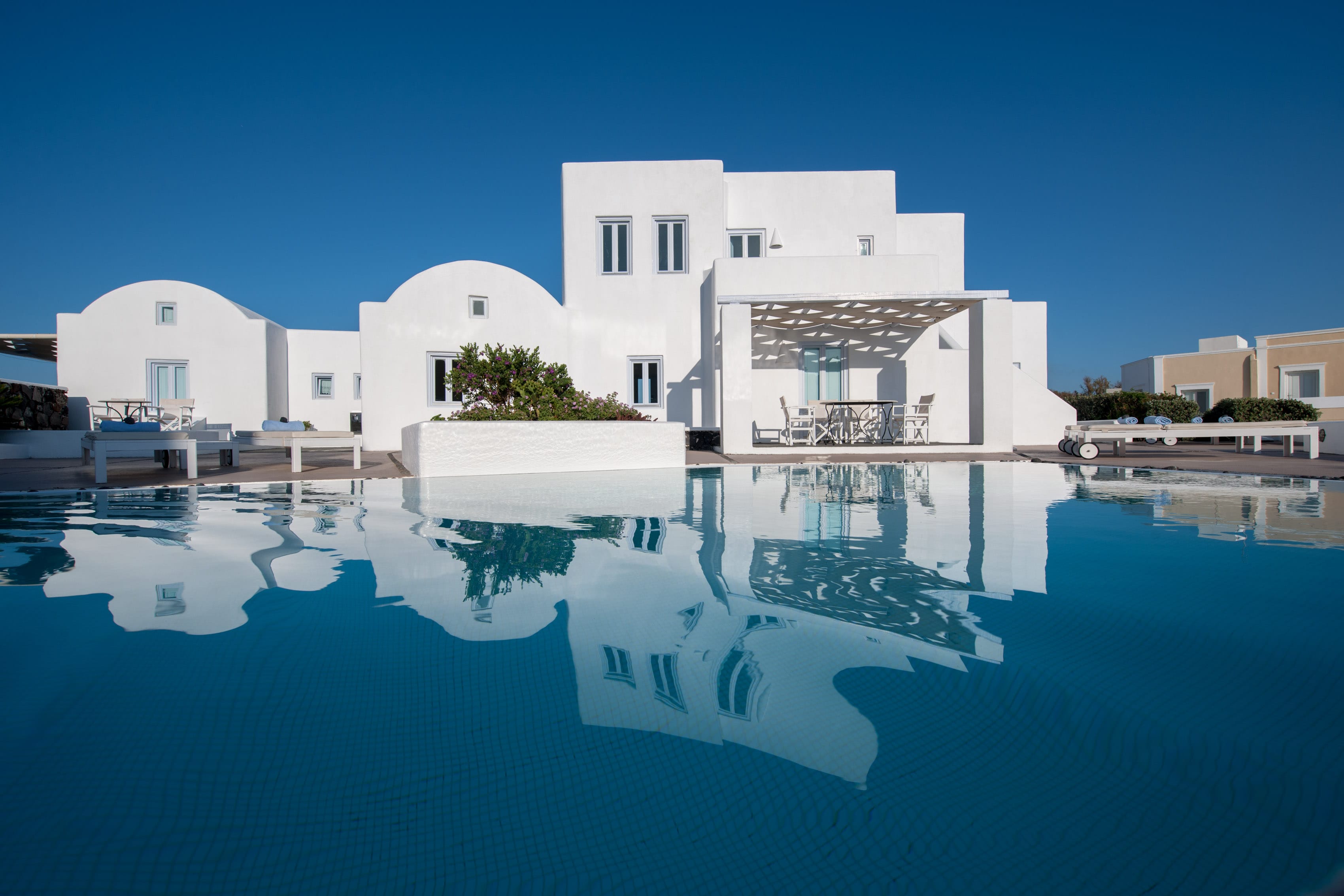 a pool with a white building