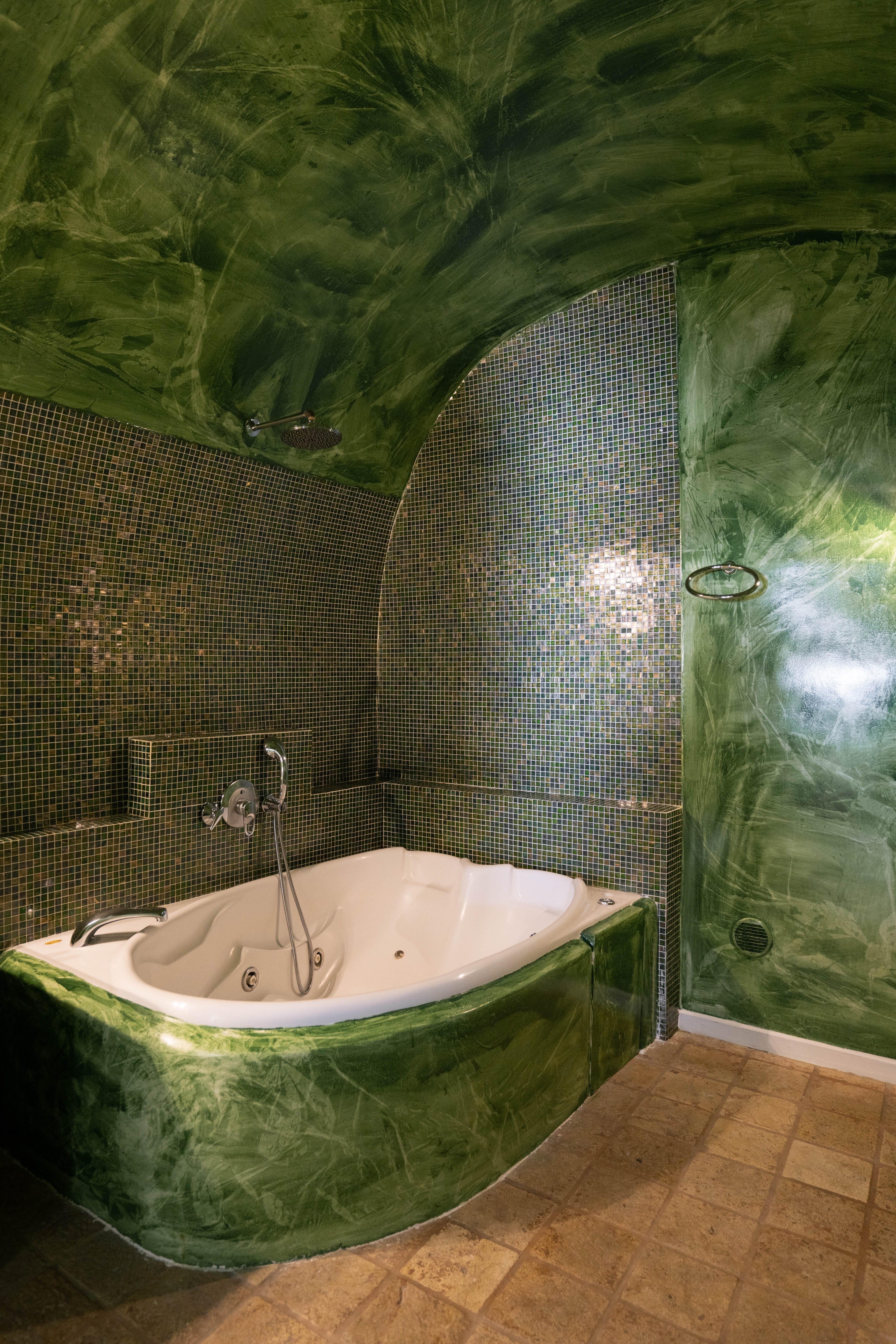 a bathtub in a bathroom