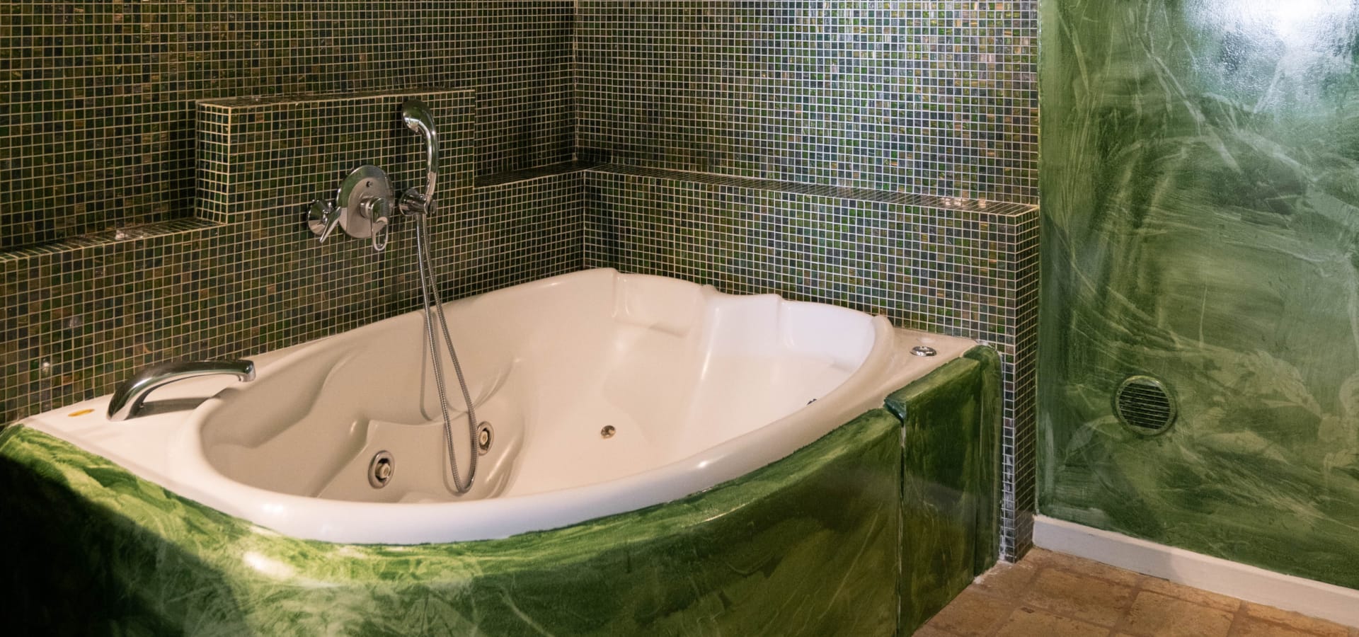 a bathtub in a bathroom