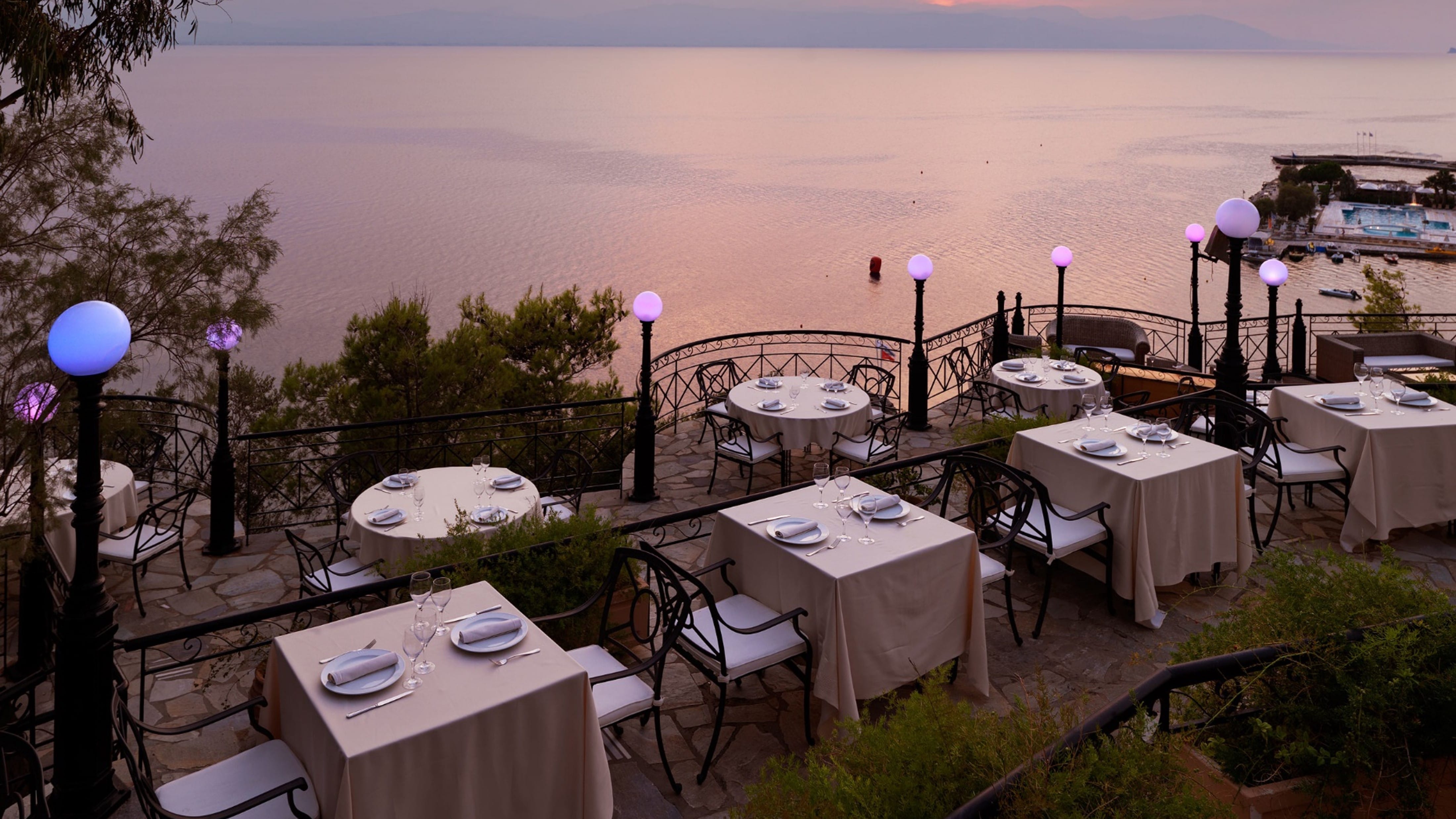 nafsika-lounge-restaurant