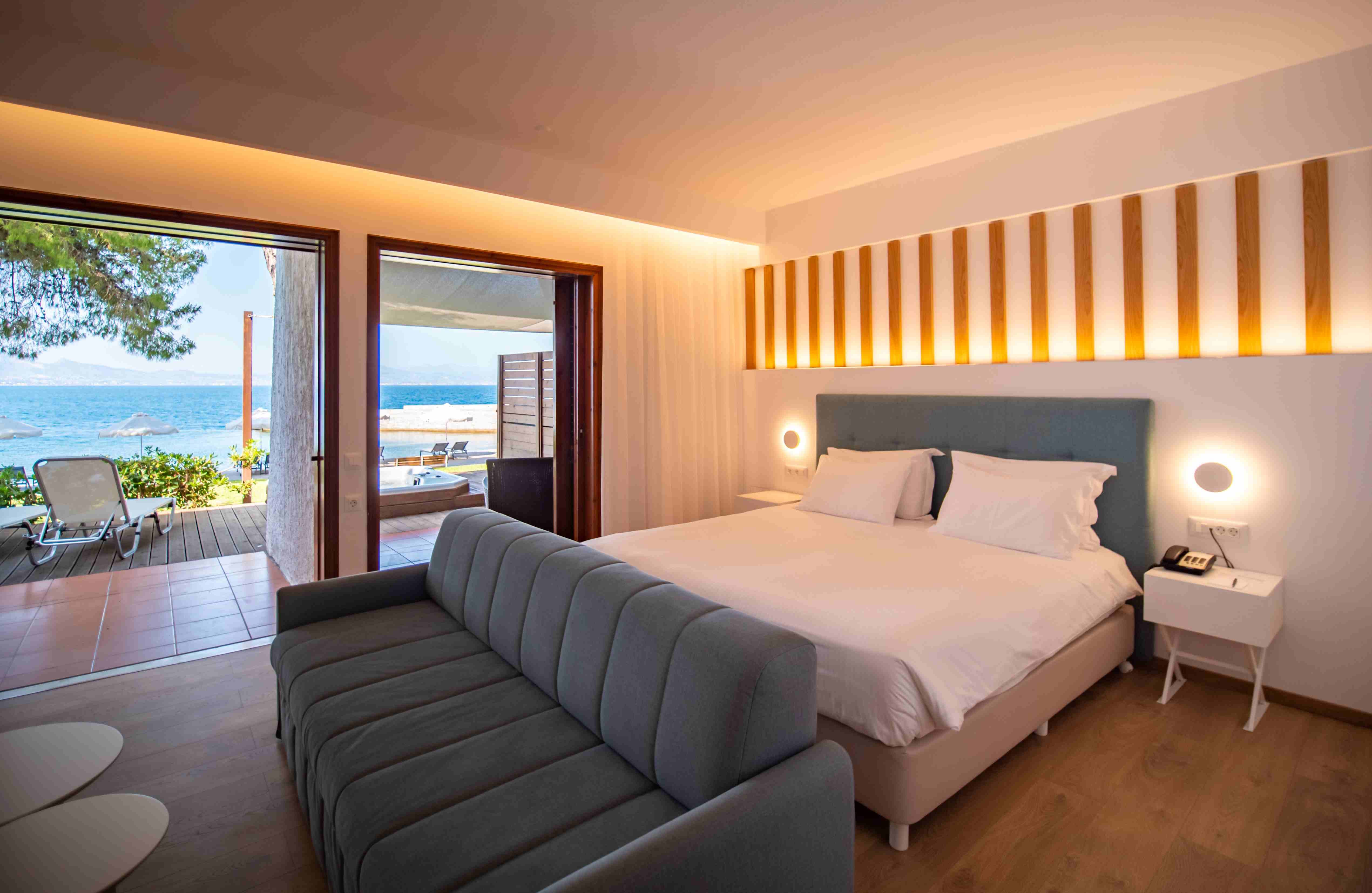wyndham-loutraki-poseidon-resort-executive-j.suite-with-private-jacuzzi