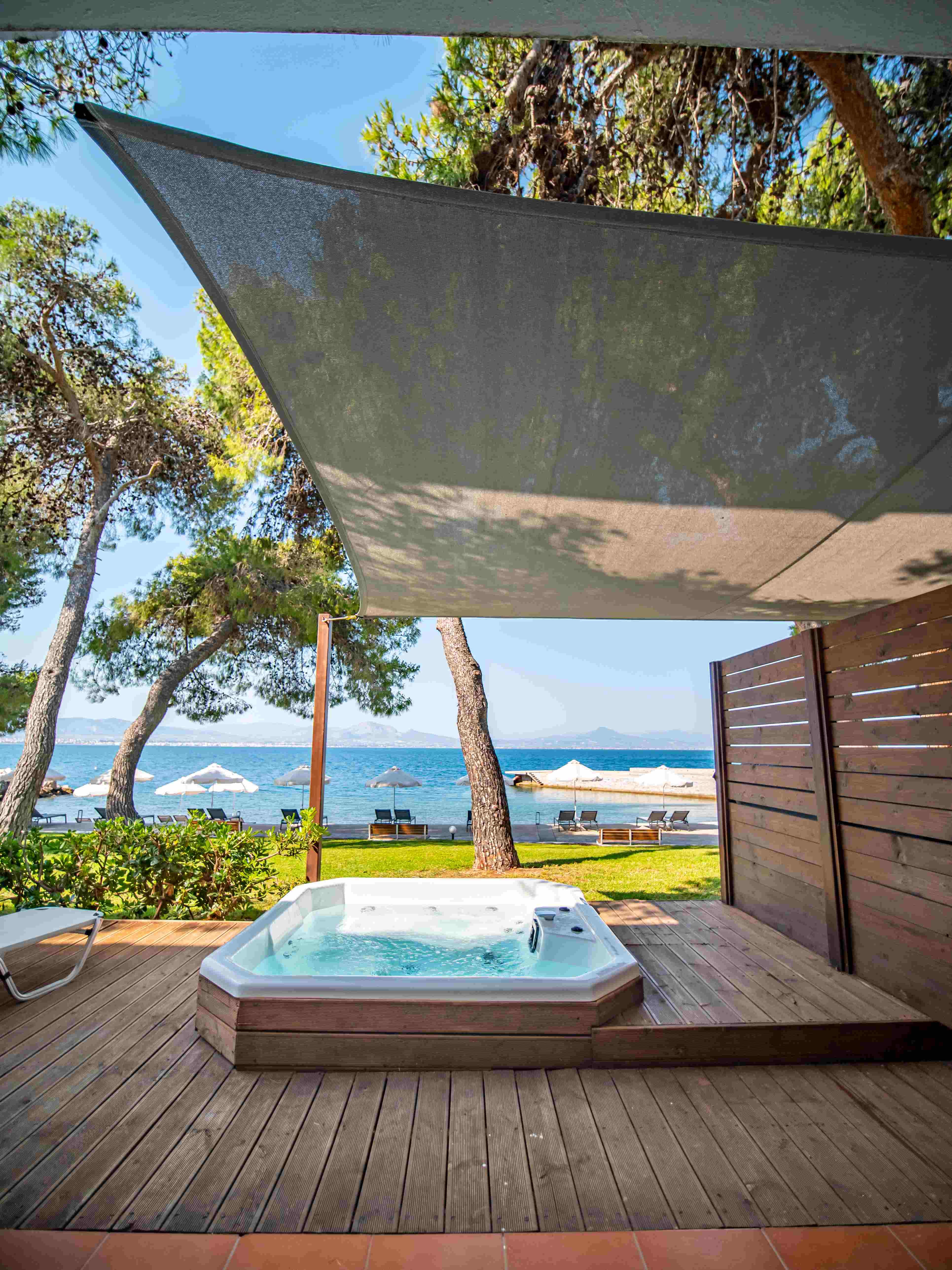 wyndham-loutraki-poseidon-resort-executive-j.suite-with-private-jacuzzi2-low