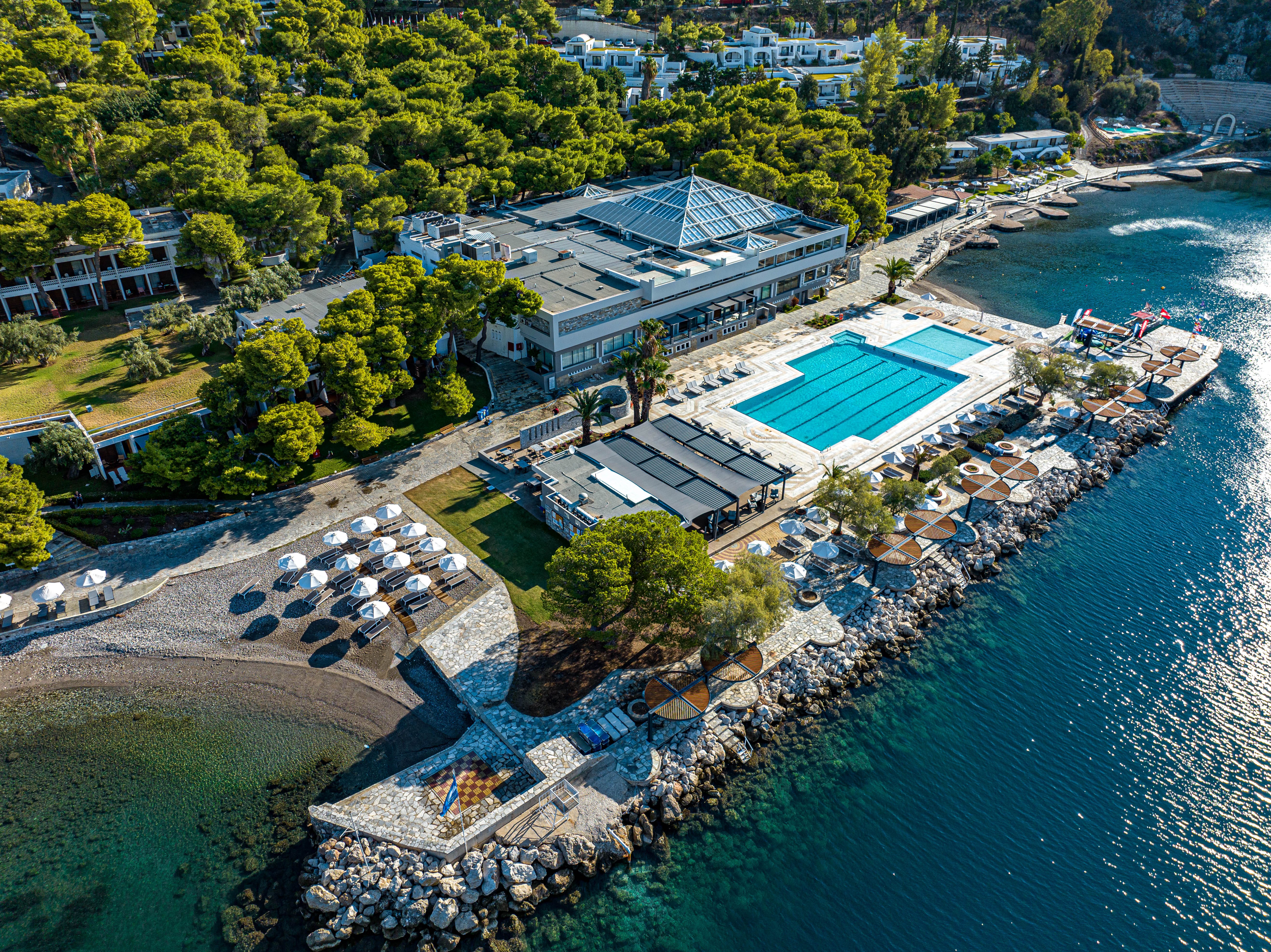 wyndham-ramada-loutraki-poseidon-resort-pool-beach-1