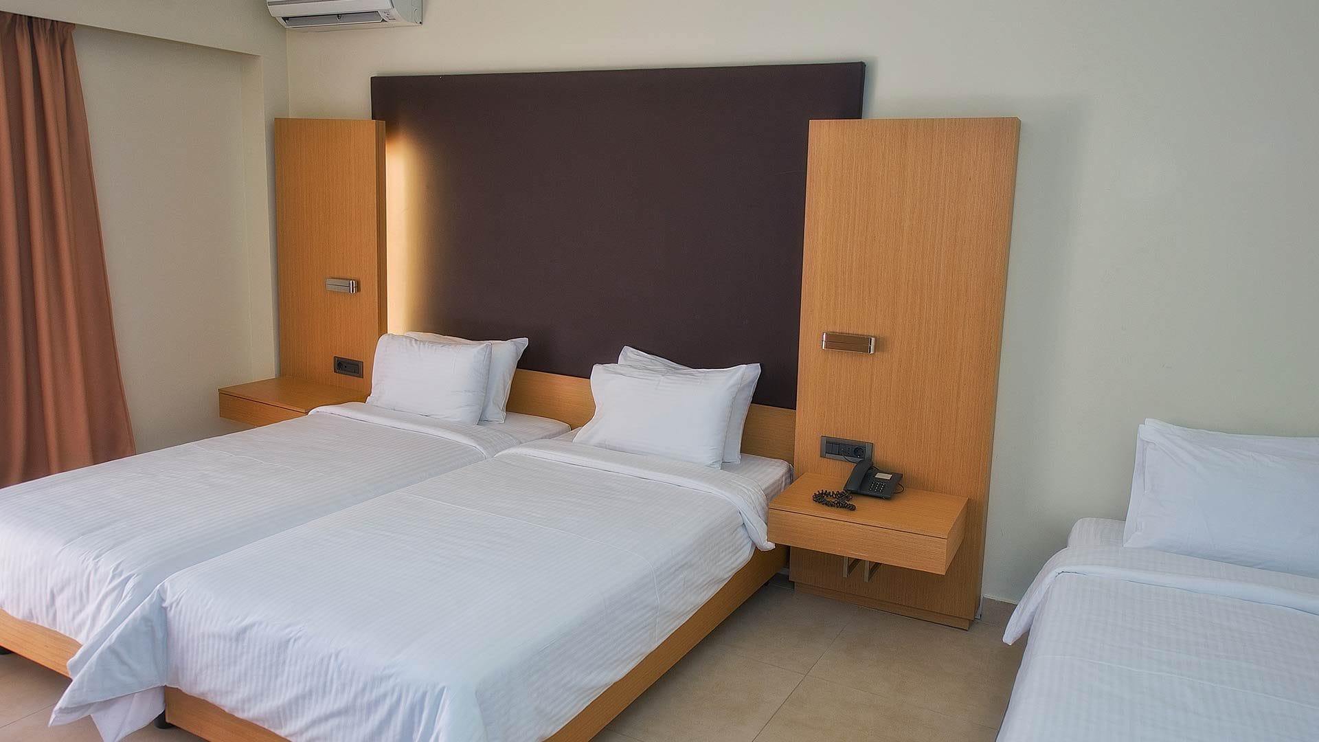 standard-triple-room-city-hotel-1920x1080