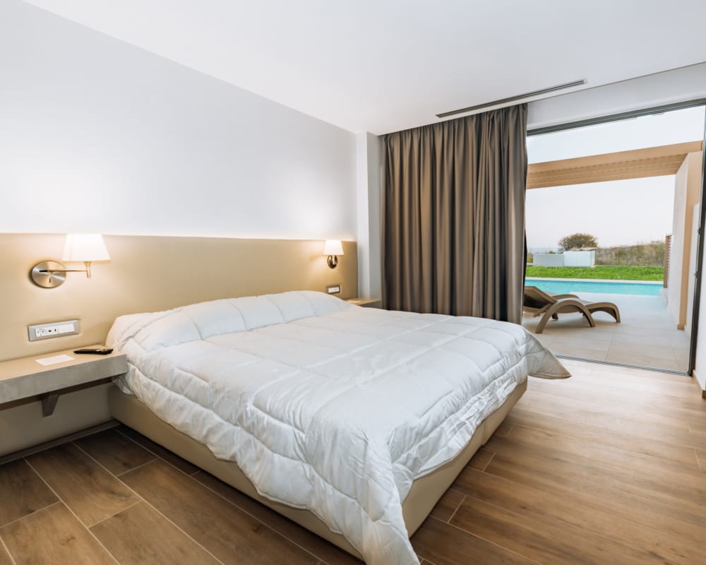 double-deluxe-swim-up-seaview