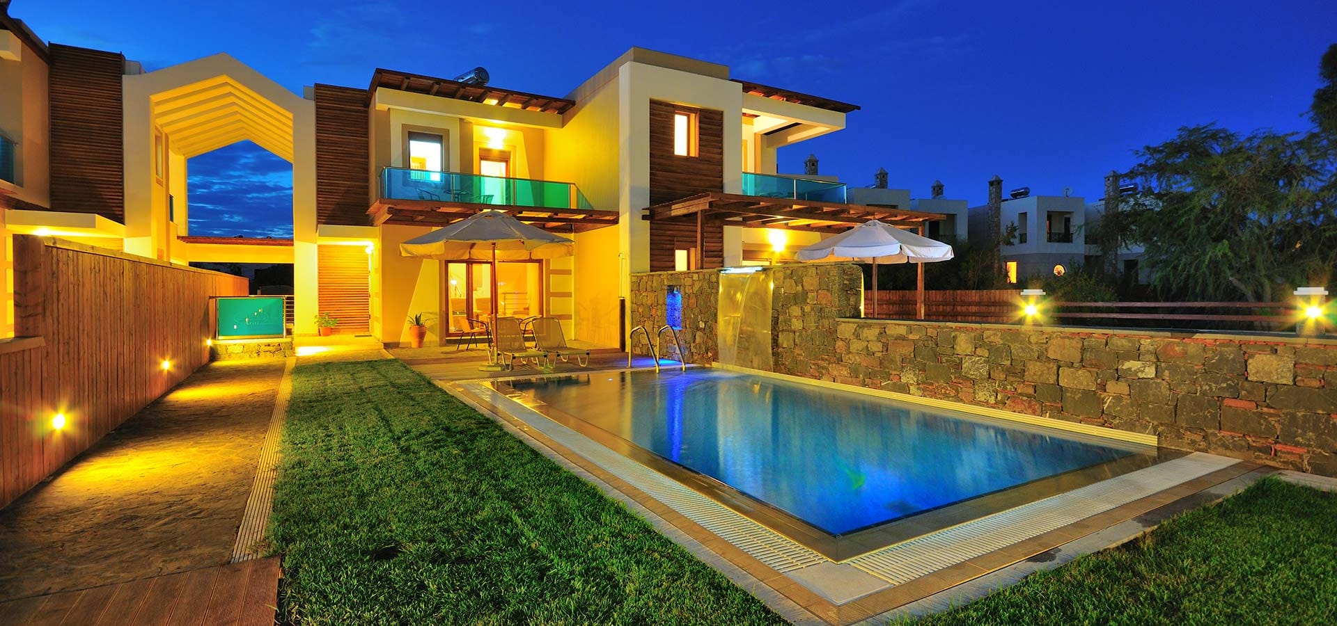 ariti-pool-night_4231-1