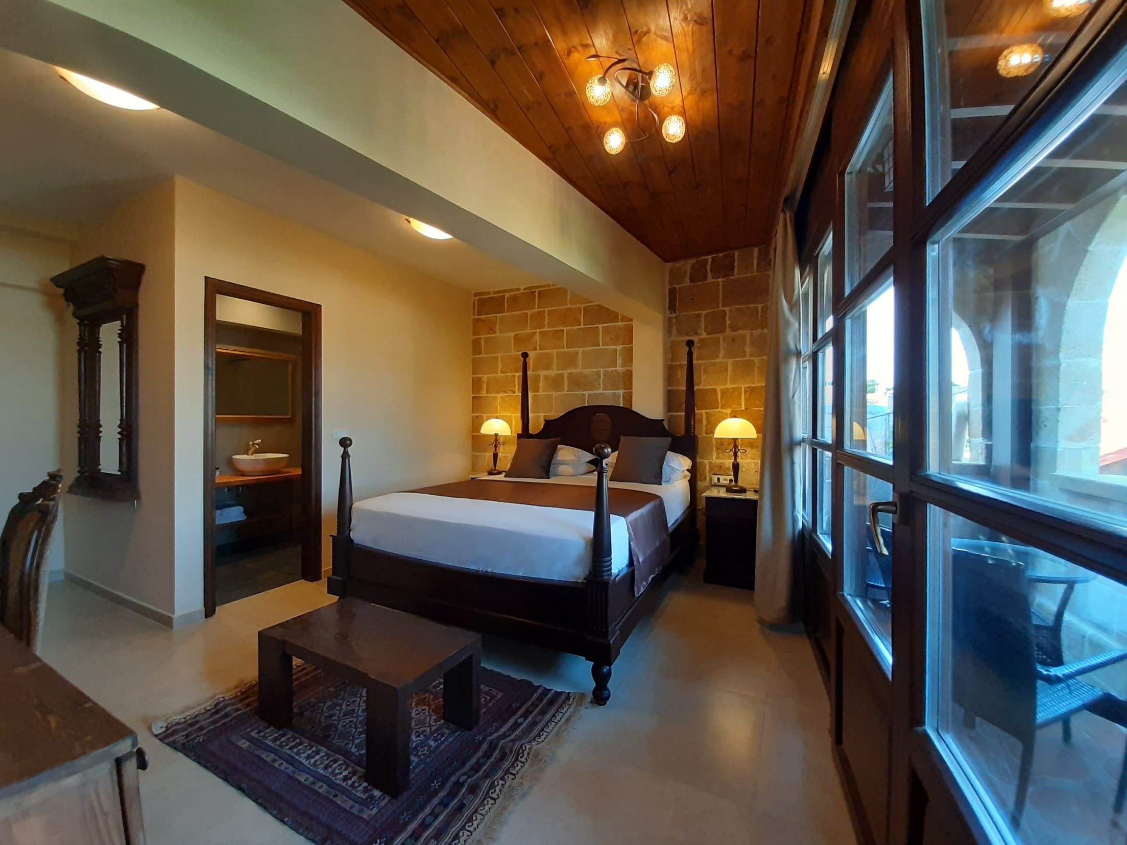 Δωμάτια & Σουίτες