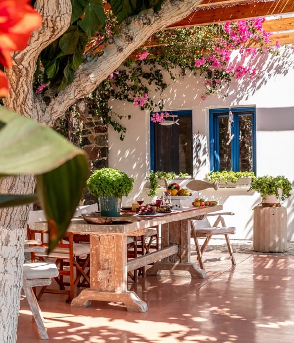 santorini_mystique_garden-villa-landscape-table-2