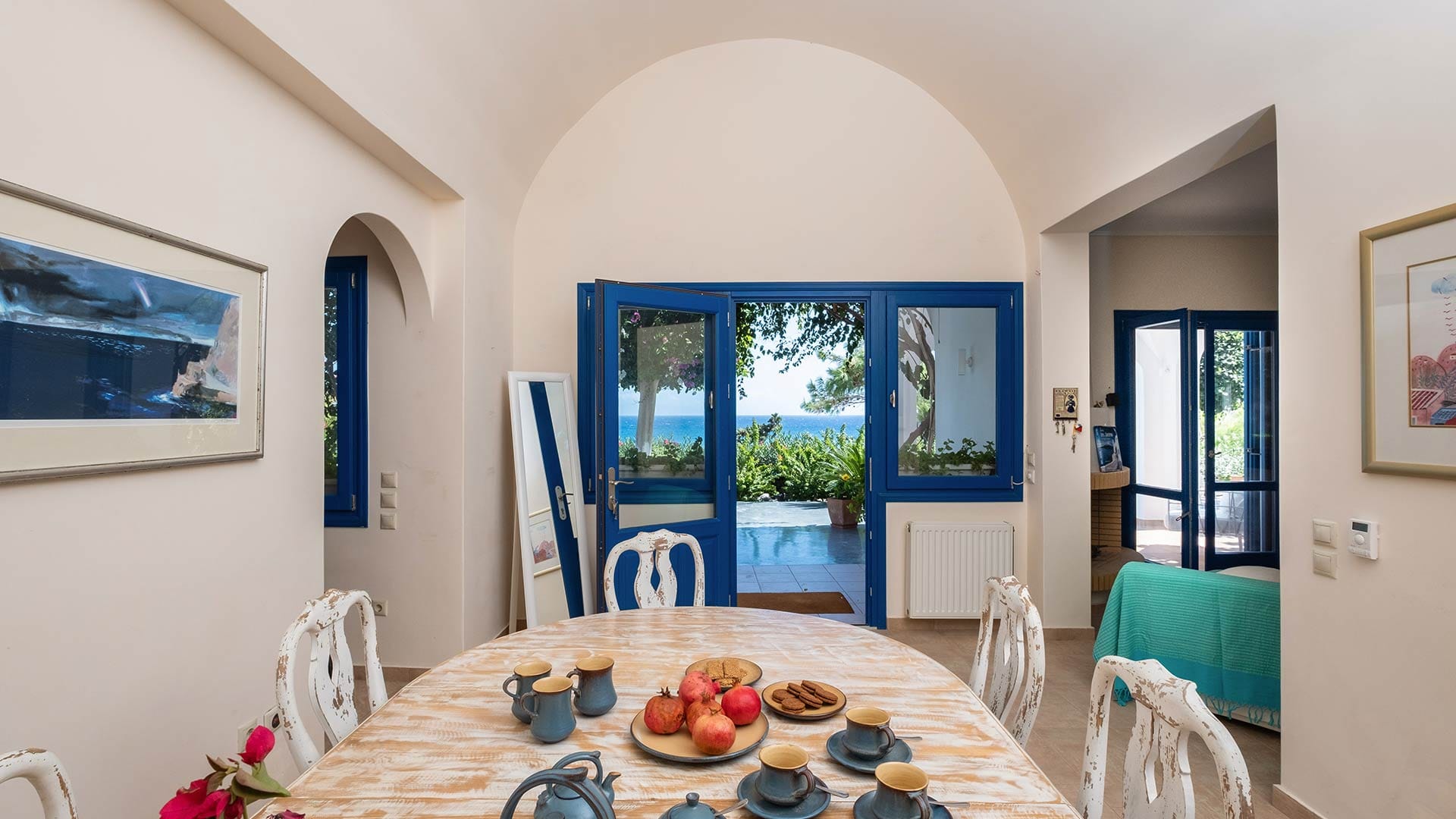 santorini_mystique_garden-villa-living-room-1