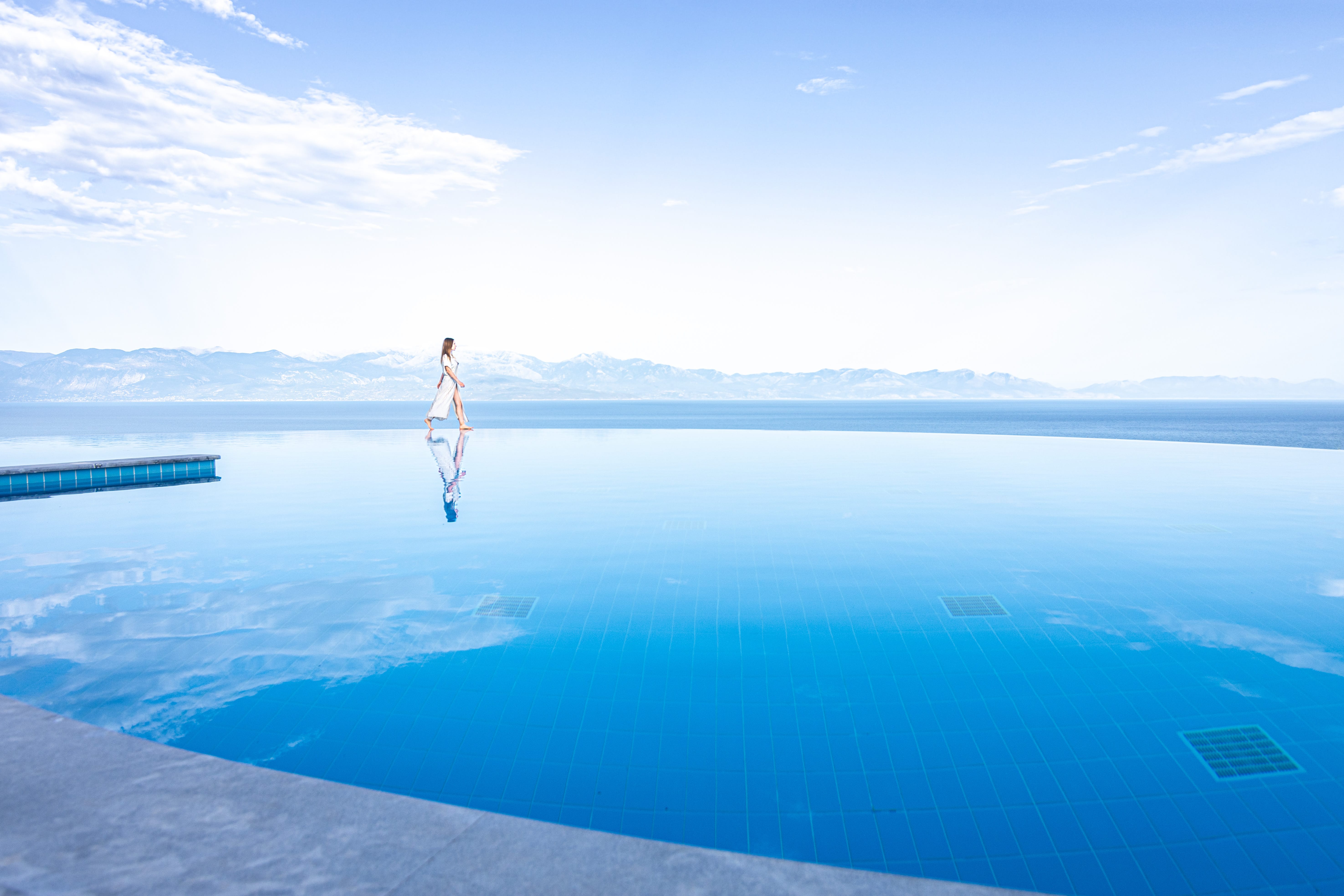 infiniti-pool-with-girl