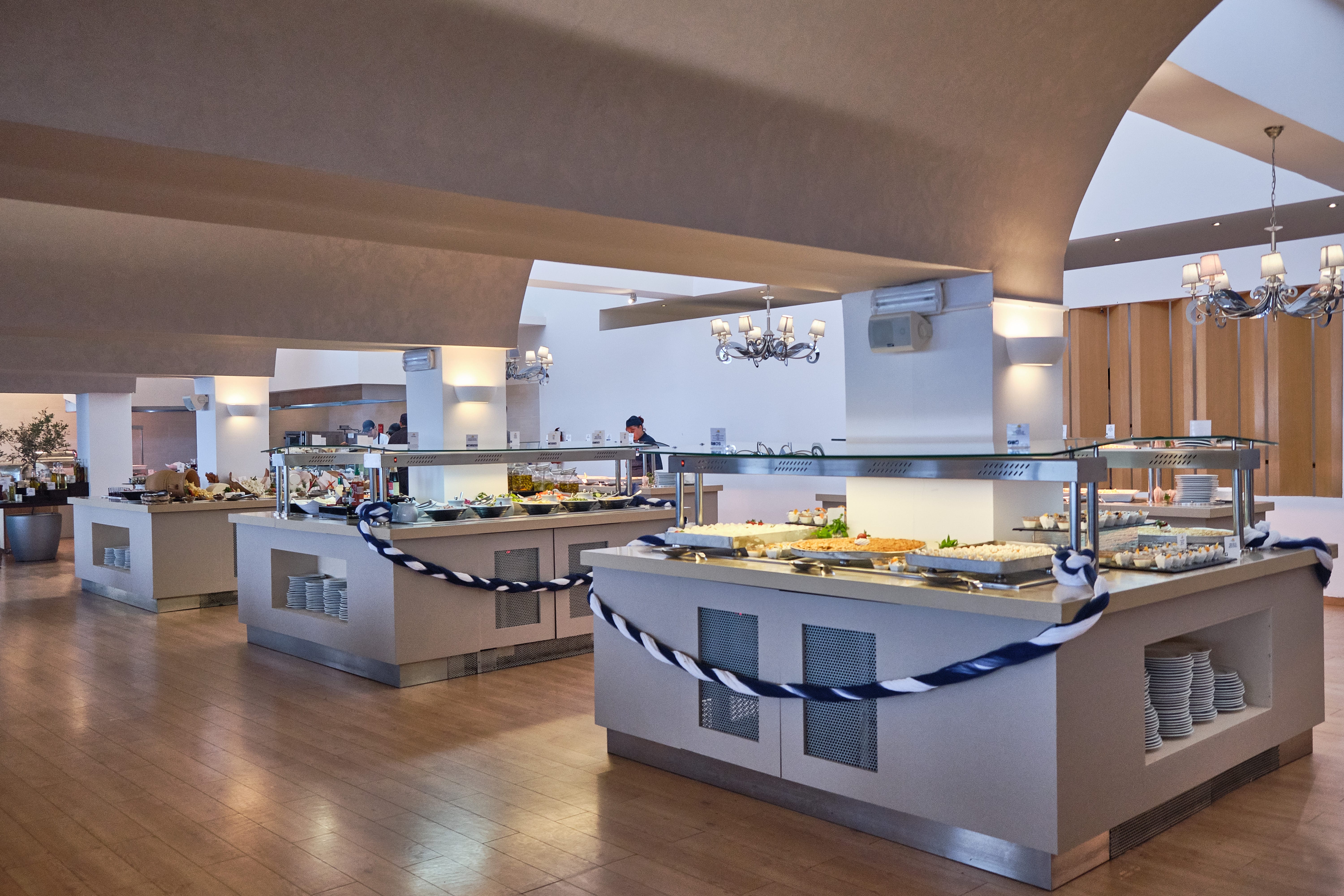 yacht-club-main-res-10