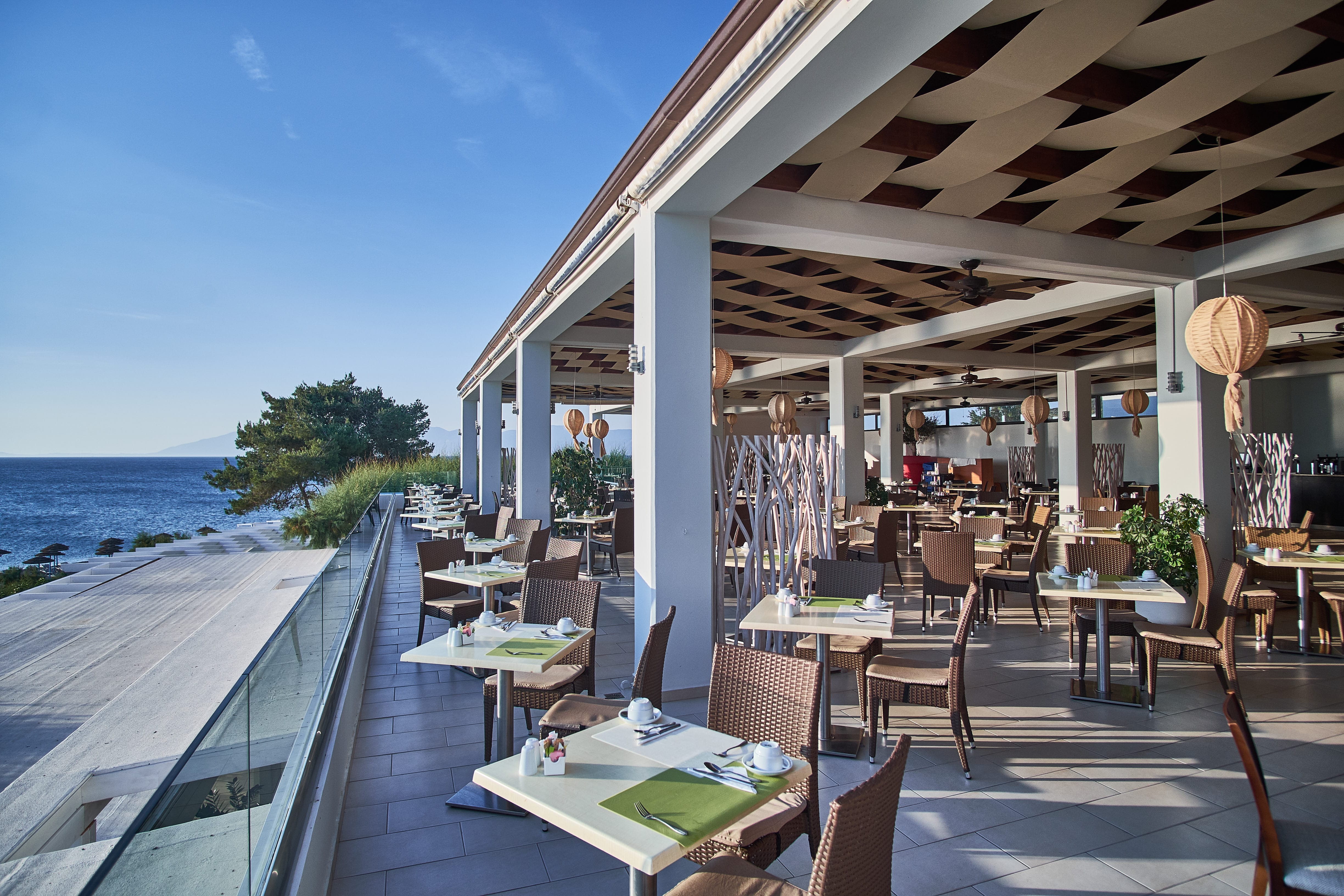 yacht-club-main-res-11