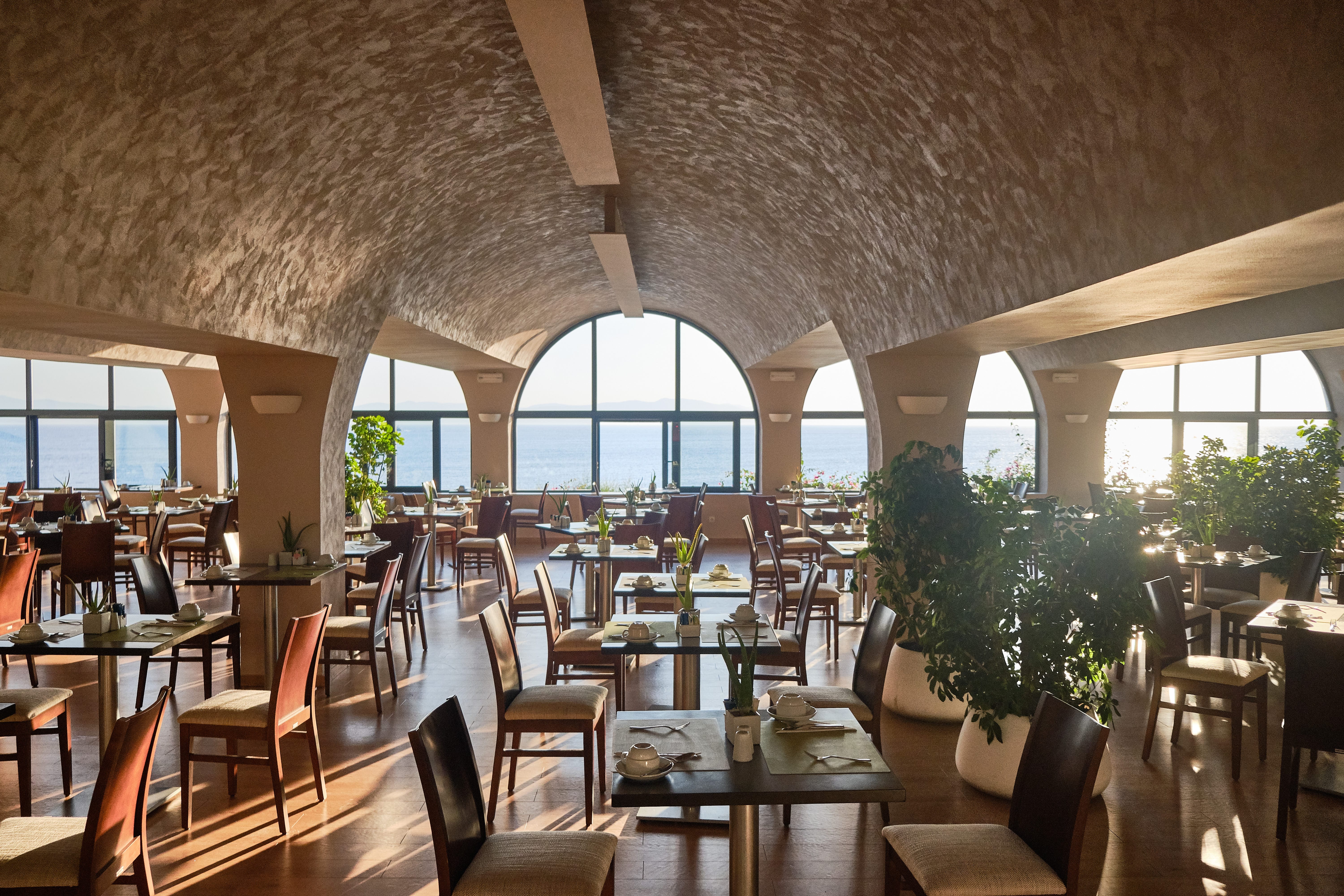 yacht-club-main-res-7