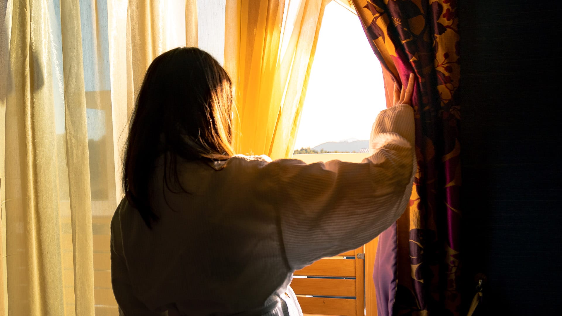 a person with the arms crossed