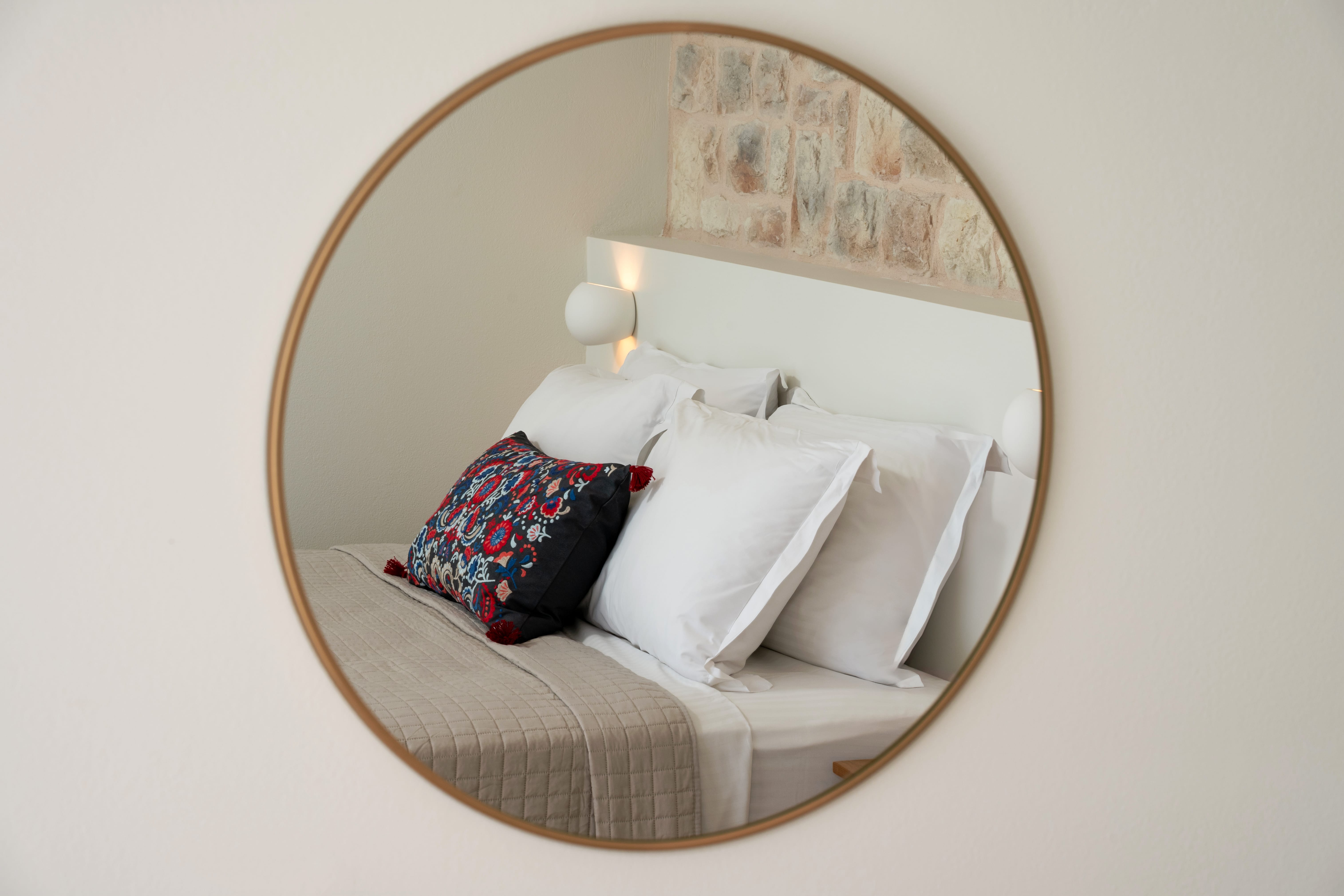 bed-in-mirron